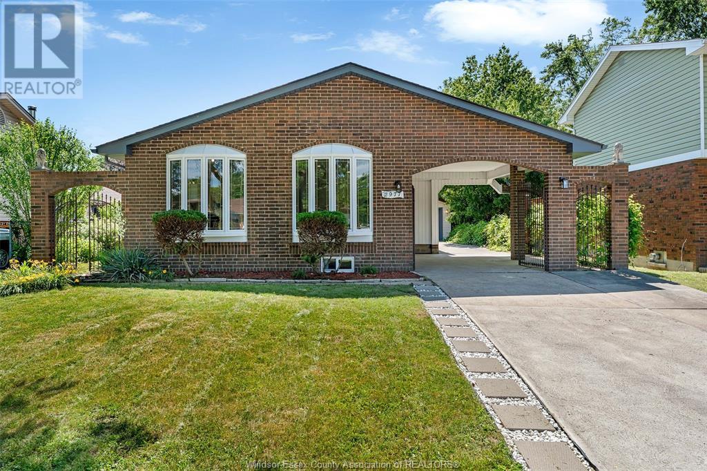 MLS# 25017330: 2977 FOREST GLADE, Windsor, Canada