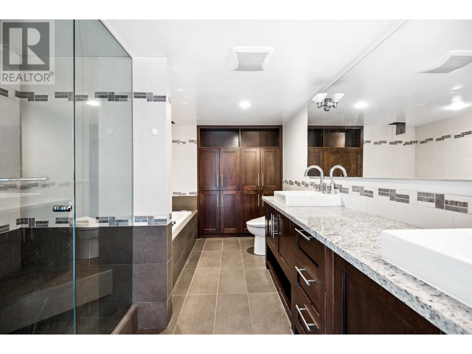 Listing Picture 21 of 39 : 2303 1415 W GEORGIA STREET, Vancouver / 溫哥華 - 魯藝地產 Yvonne Lu Group - MLS Medallion Club Member