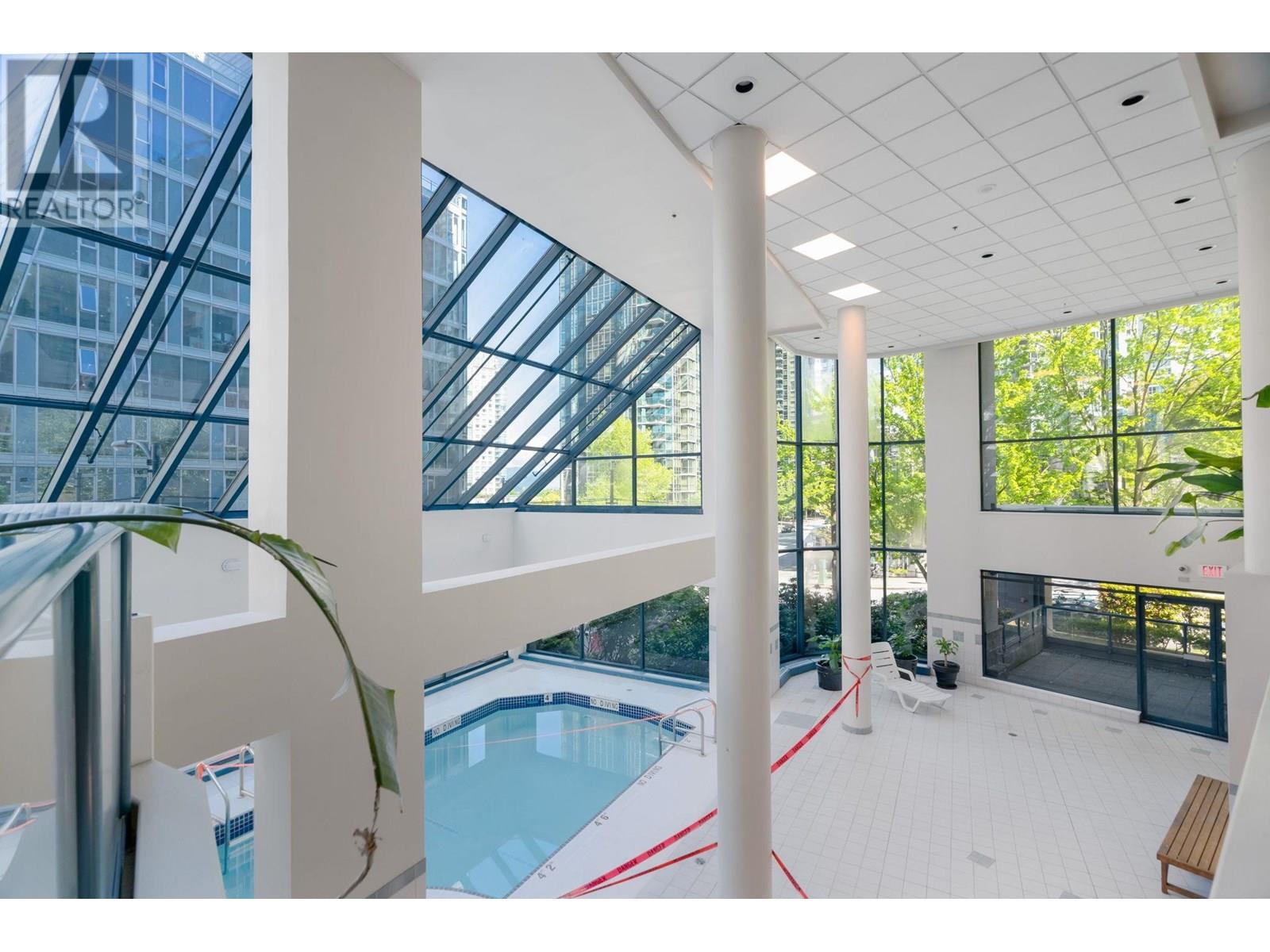 Listing Picture 33 of 39 : 2303 1415 W GEORGIA STREET, Vancouver / 溫哥華 - 魯藝地產 Yvonne Lu Group - MLS Medallion Club Member