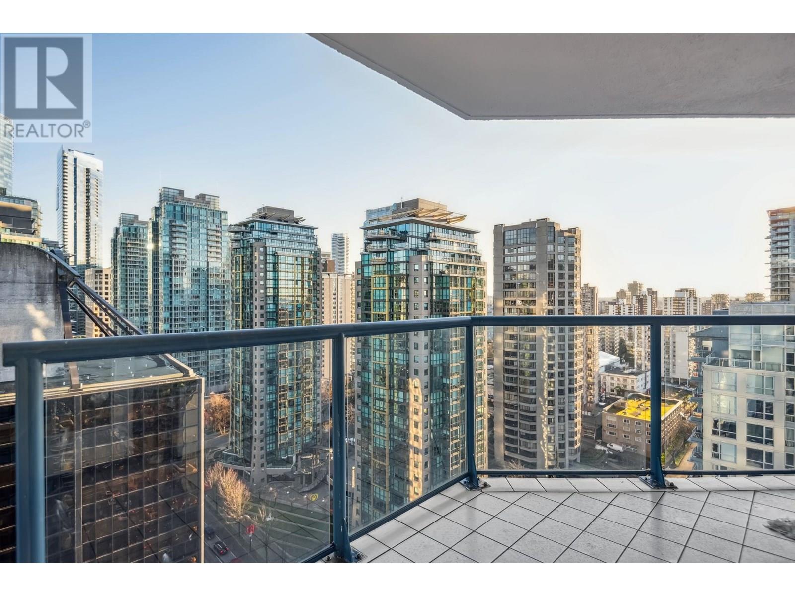 Listing Picture 25 of 39 : 2303 1415 W GEORGIA STREET, Vancouver / 溫哥華 - 魯藝地產 Yvonne Lu Group - MLS Medallion Club Member