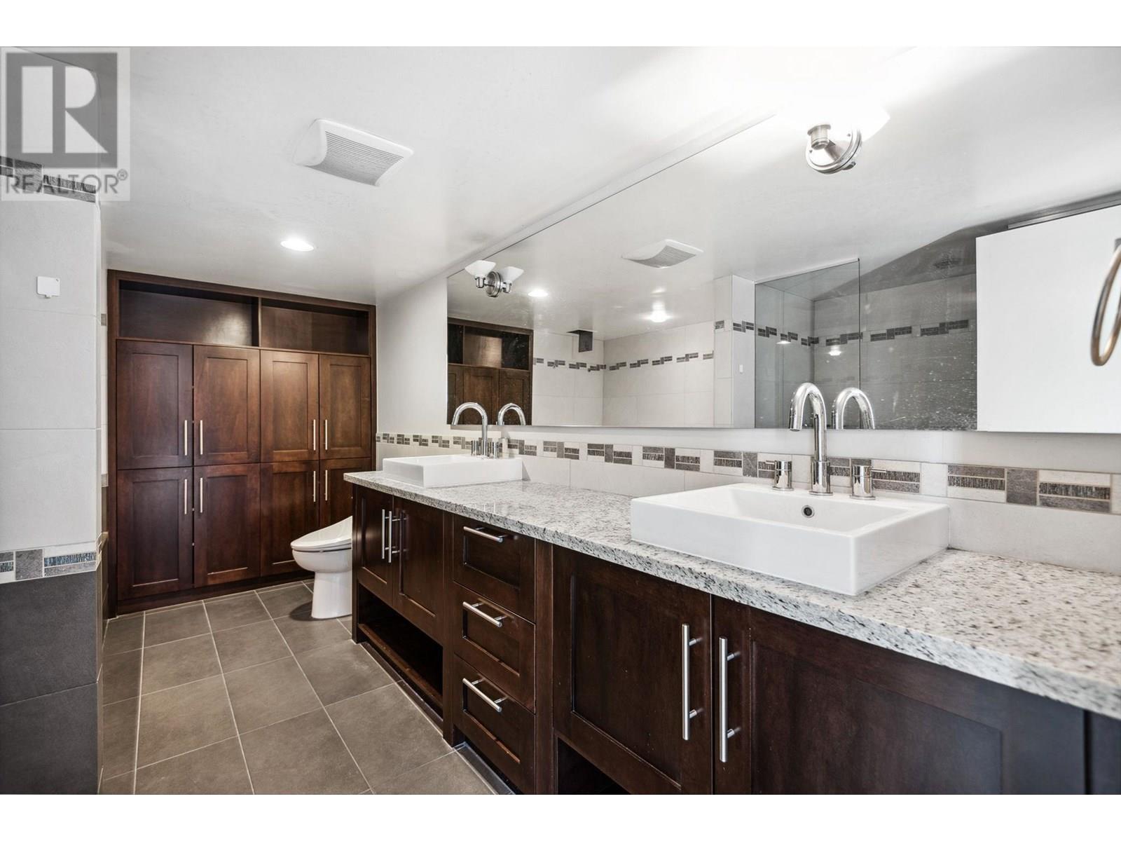 Listing Picture 20 of 39 : 2303 1415 W GEORGIA STREET, Vancouver / 溫哥華 - 魯藝地產 Yvonne Lu Group - MLS Medallion Club Member