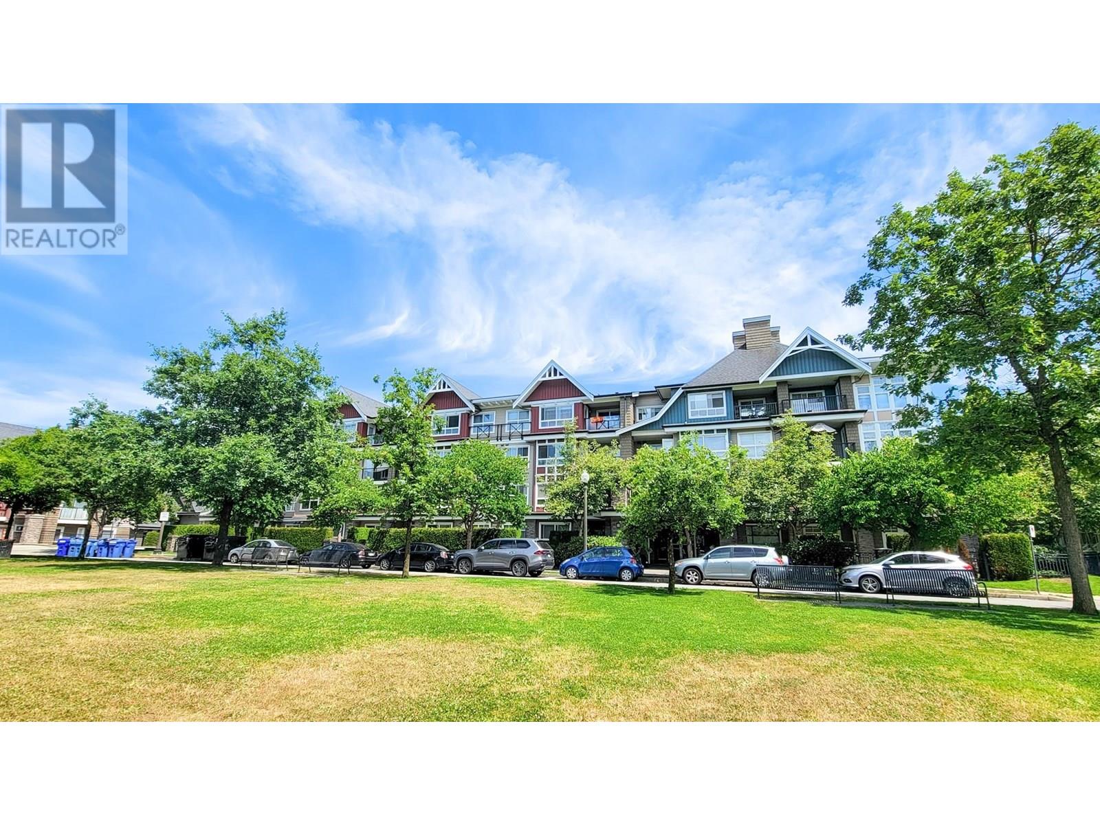 212 7088 MONT ROYAL SQUARE, Vancouver, British Columbia
