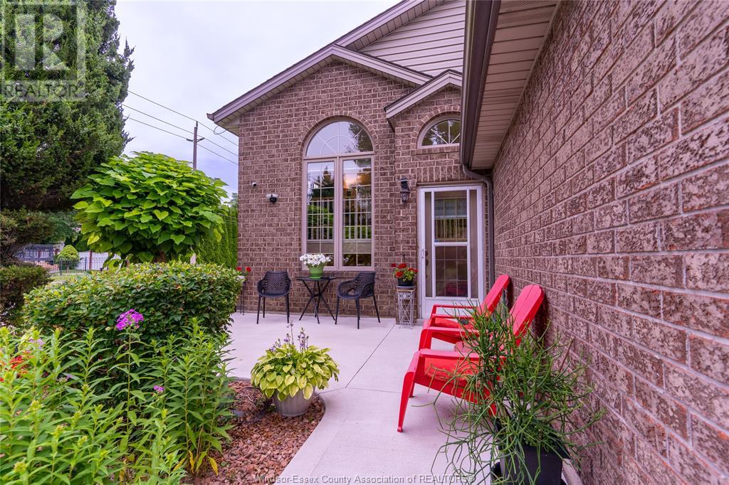 Property at 2410 ST. CLAIR image 4