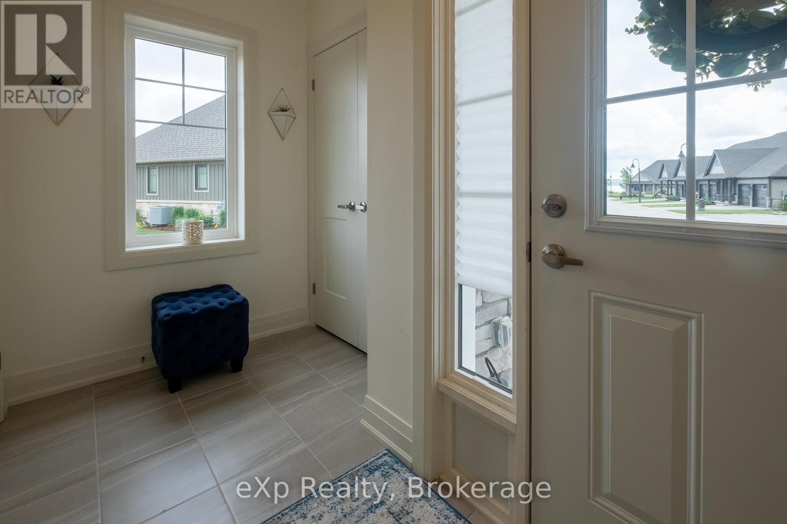159 Hawthorn Crescent, Georgian Bluffs, Ontario  N0H 1S0 - Photo 4 - X12271538