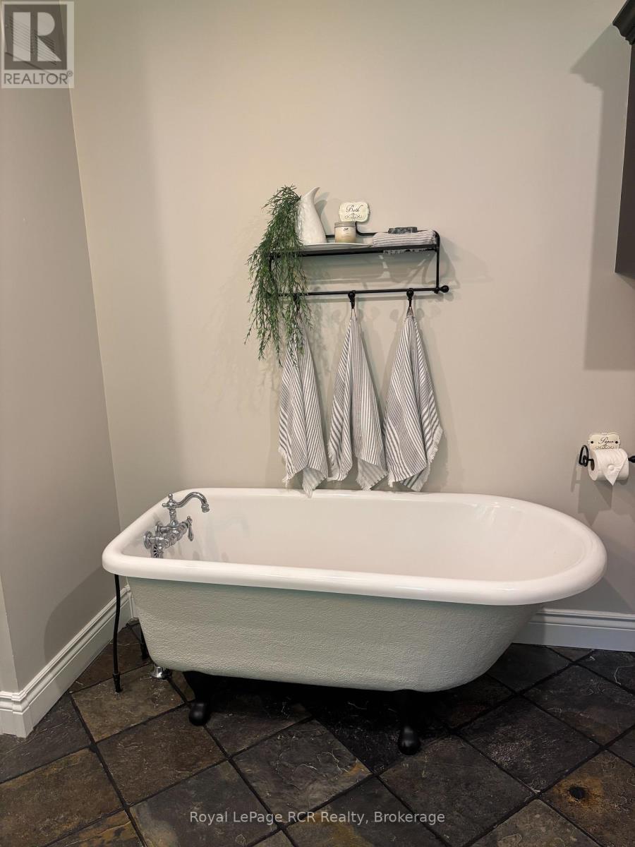 123 Atkins Street, Georgian Bluffs, Ontario  N4K 6V5 - Photo 31 - X12271614