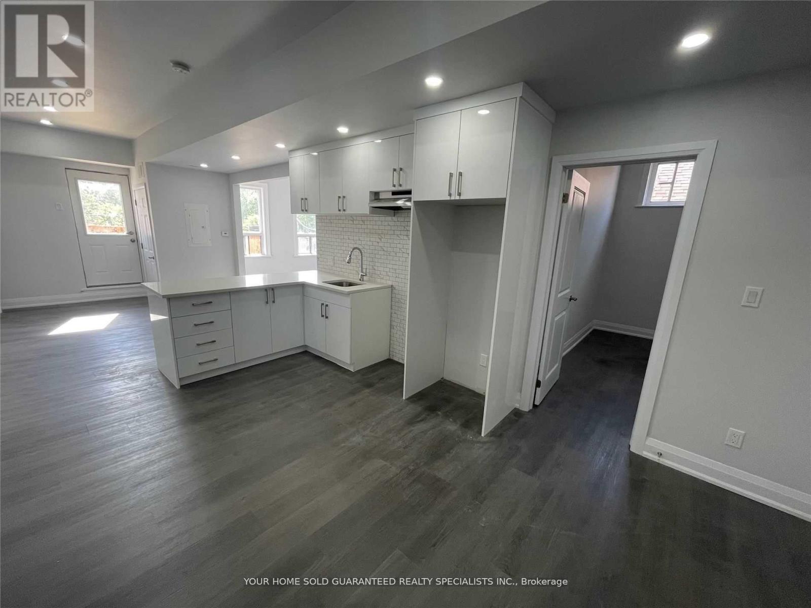 2 - 15229 Yonge Street, Aurora, Ontario  L4G 1L8 - Photo 2 - N12271571