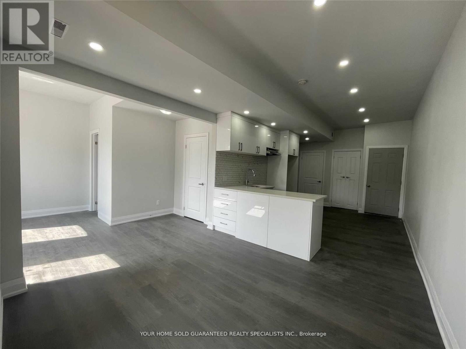 2 - 15229 Yonge Street, Aurora, Ontario  L4G 1L8 - Photo 3 - N12271571