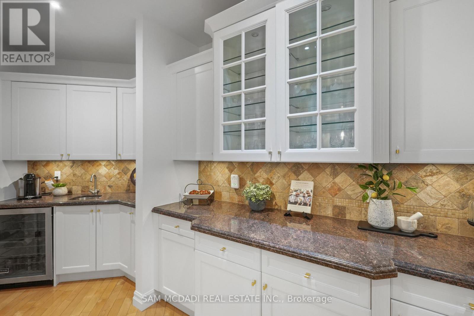 1382 Aldo Drive, Mississauga, Ontario  L5H 3E9 - Photo 10 - W12271529