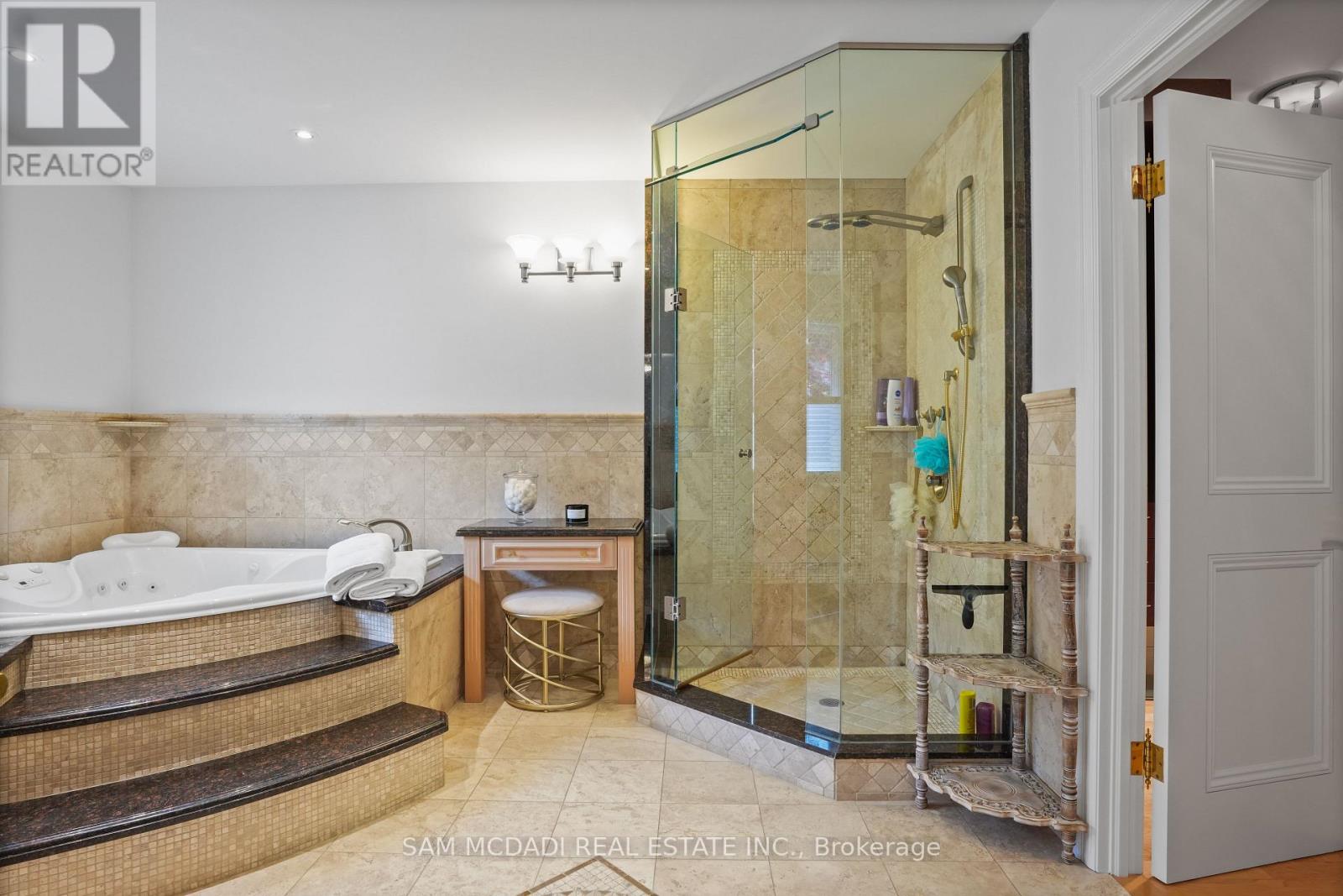 1382 Aldo Drive, Mississauga, Ontario  L5H 3E9 - Photo 22 - W12271529