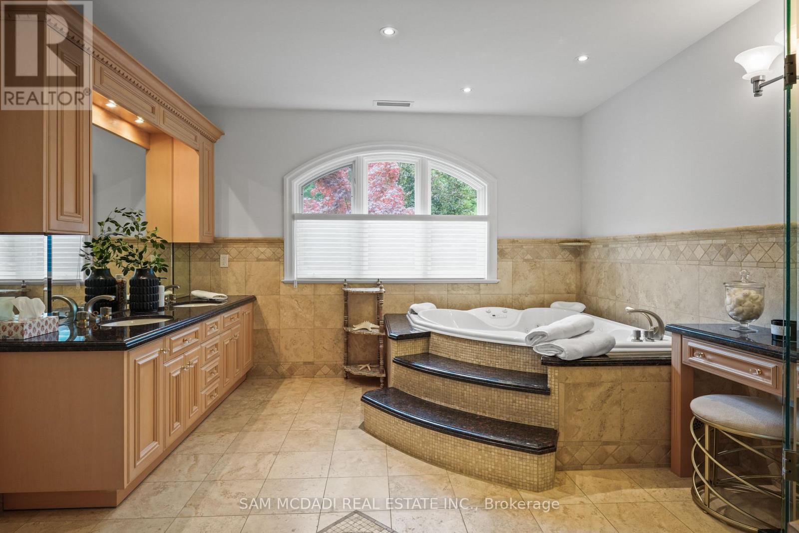 1382 Aldo Drive, Mississauga, Ontario  L5H 3E9 - Photo 23 - W12271529