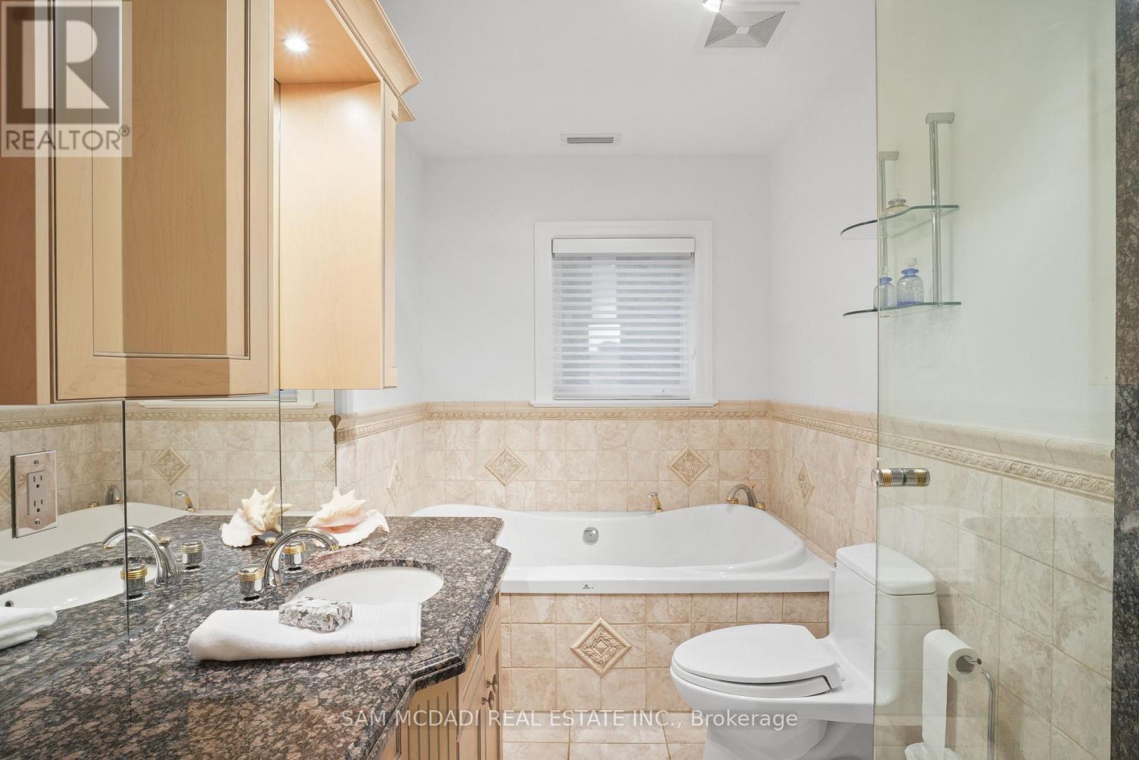 1382 Aldo Drive, Mississauga, Ontario  L5H 3E9 - Photo 34 - W12271529