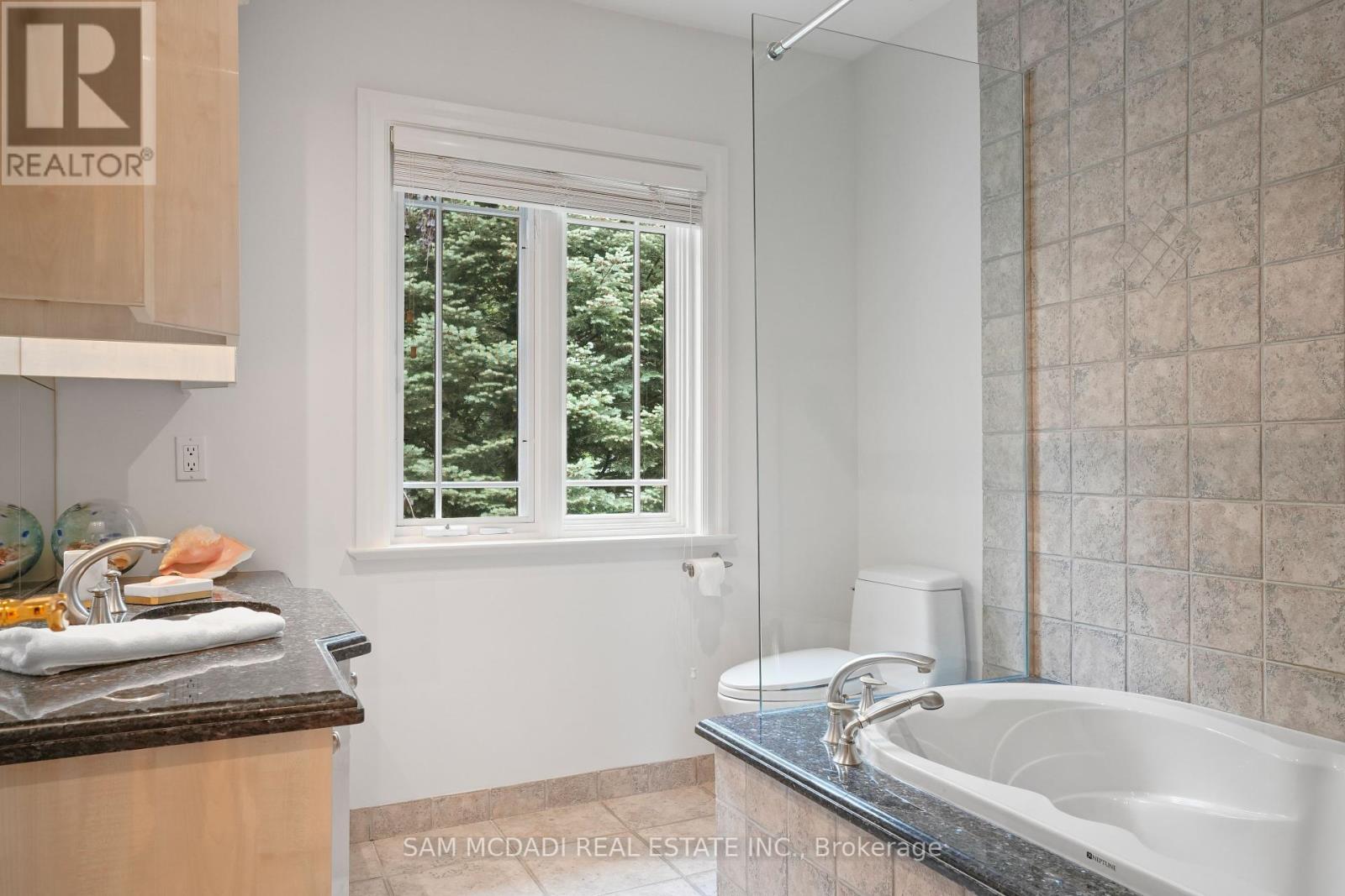 1382 Aldo Drive, Mississauga, Ontario  L5H 3E9 - Photo 38 - W12271529