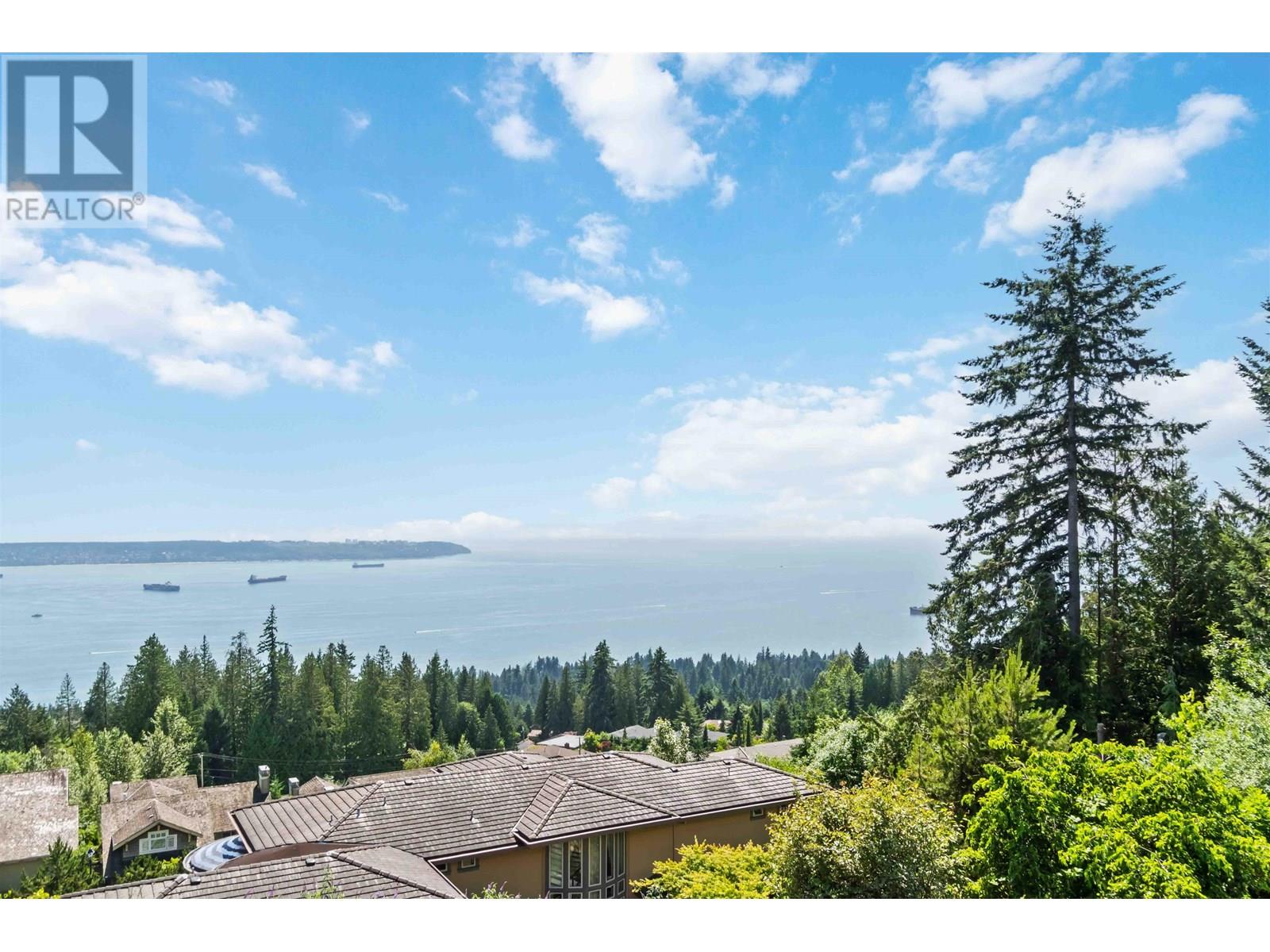 304 2535 Garden Court, West Vancouver, British Columbia  V7S 0A1 - Photo 3 - R3024455