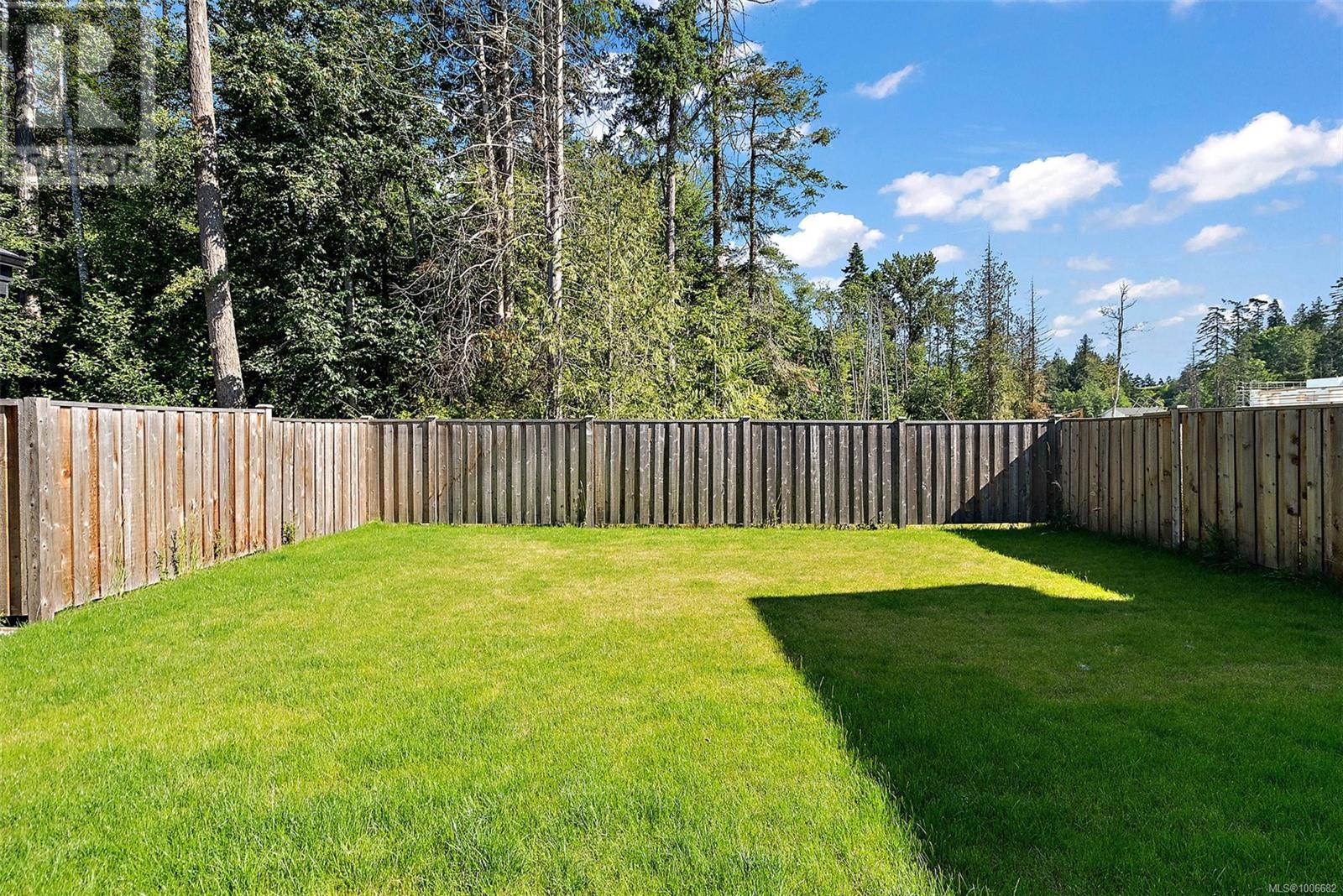 Property at 23 Saanich Ridge Dr image 5