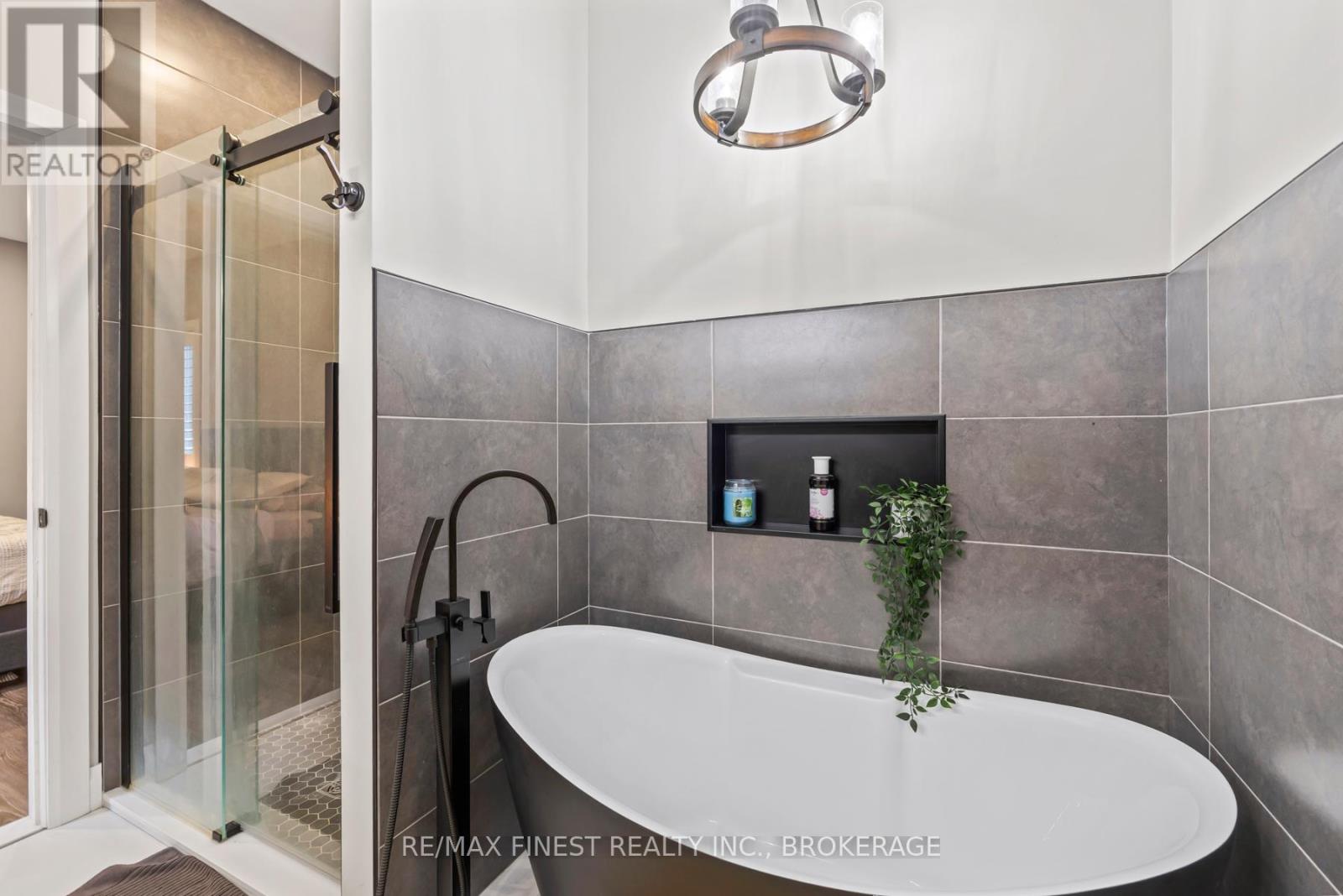 218 Creighton Drive, Loyalist (Odessa), Ontario  K0K 2H0 - Photo 25 - X12271490