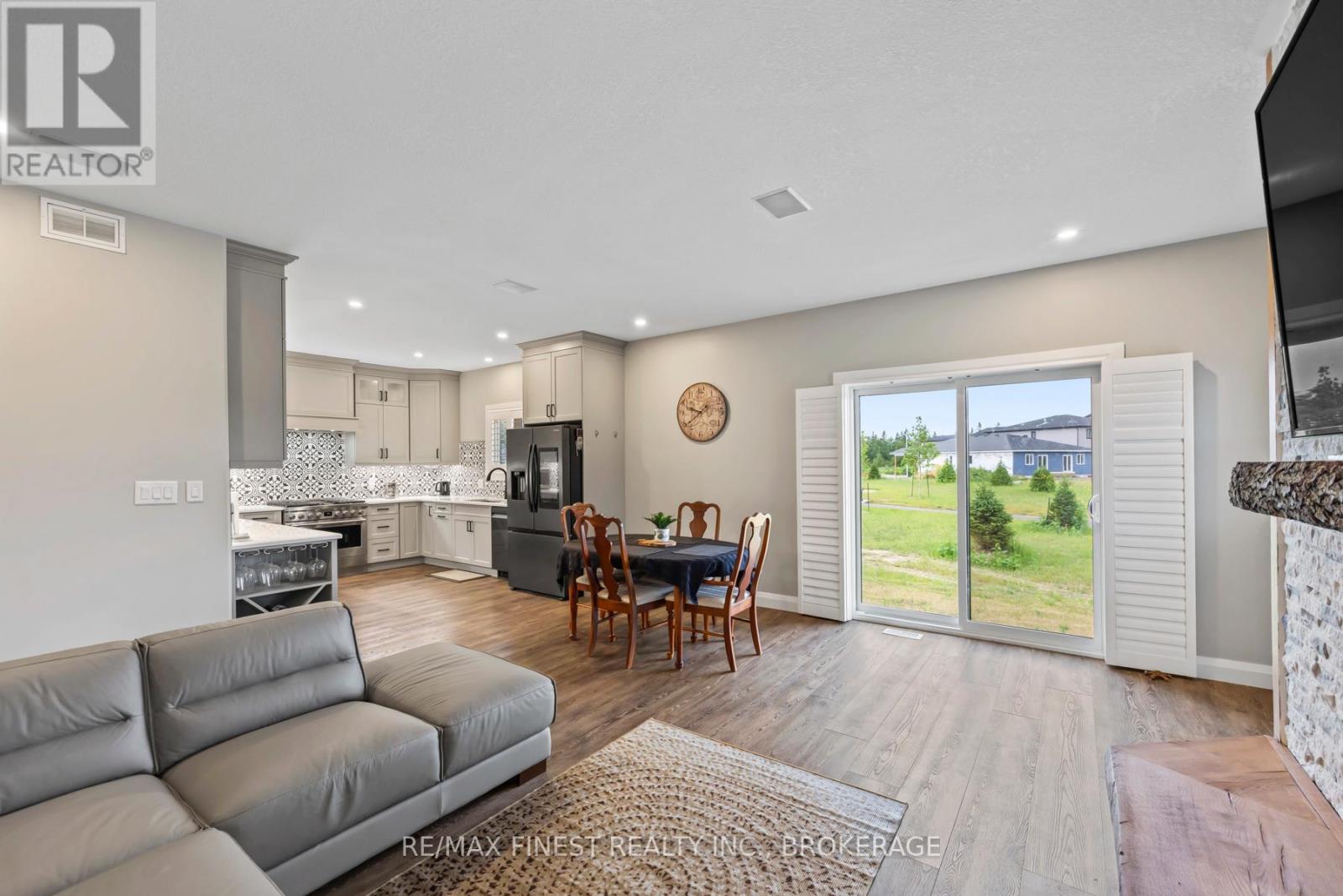 218 Creighton Drive, Loyalist (Odessa), Ontario  K0K 2H0 - Photo 6 - X12271490