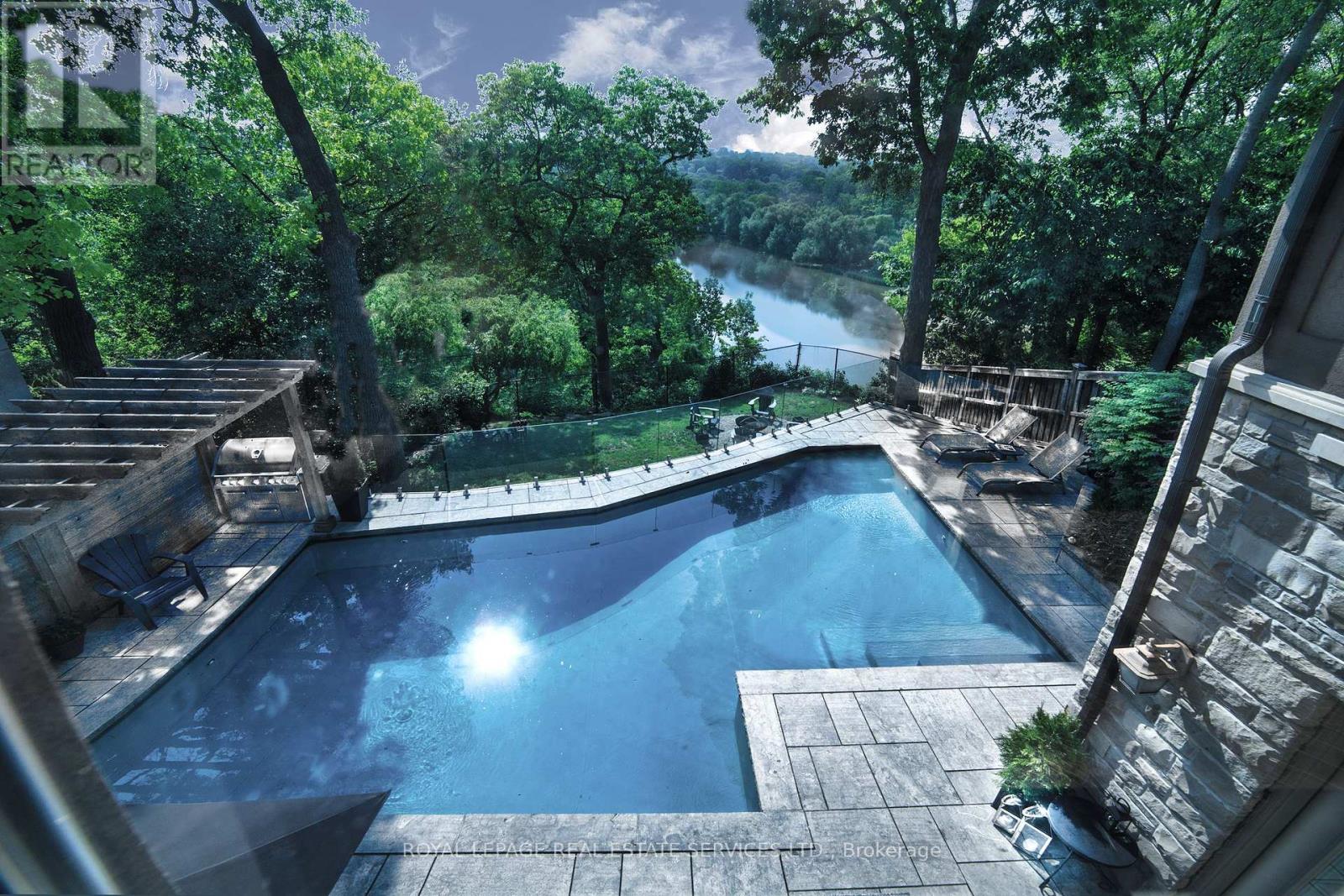 Property at 43 RIVERSIDE CRESCENT image 2
