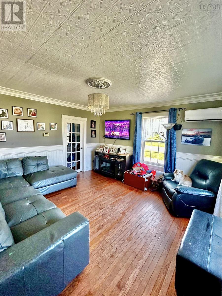 1268 Highway 335, Middle West Pubnico, Nova Scotia  B0W 3S0 - Photo 4 - 202517015