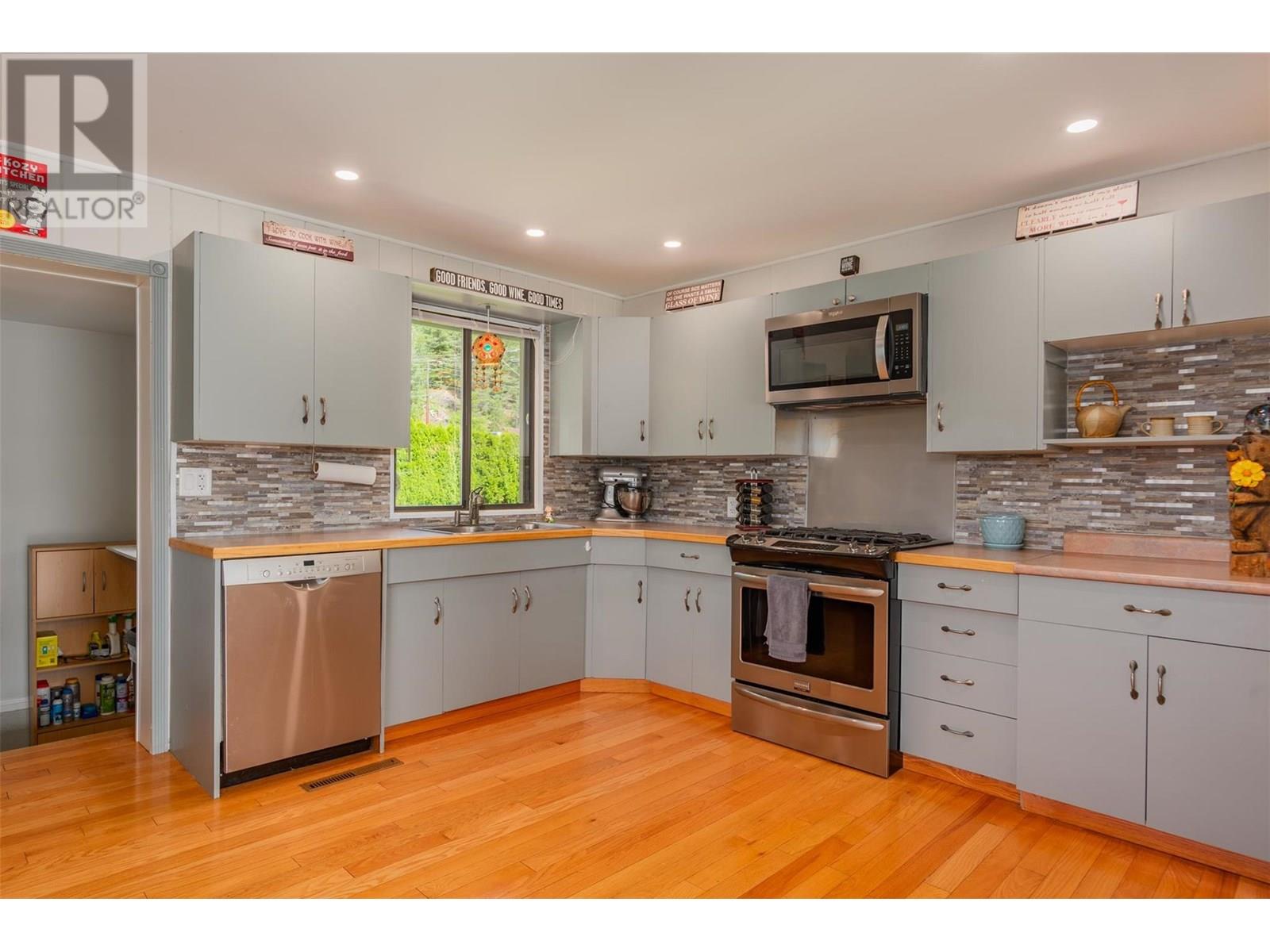 Property at 1015 Regan Crescent image 2