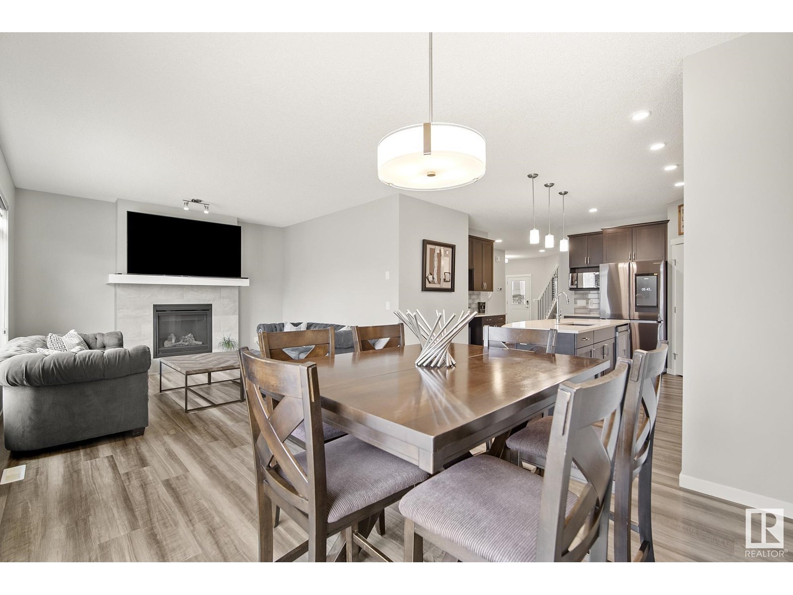 Property at 717 KINGLET BV NW image 3