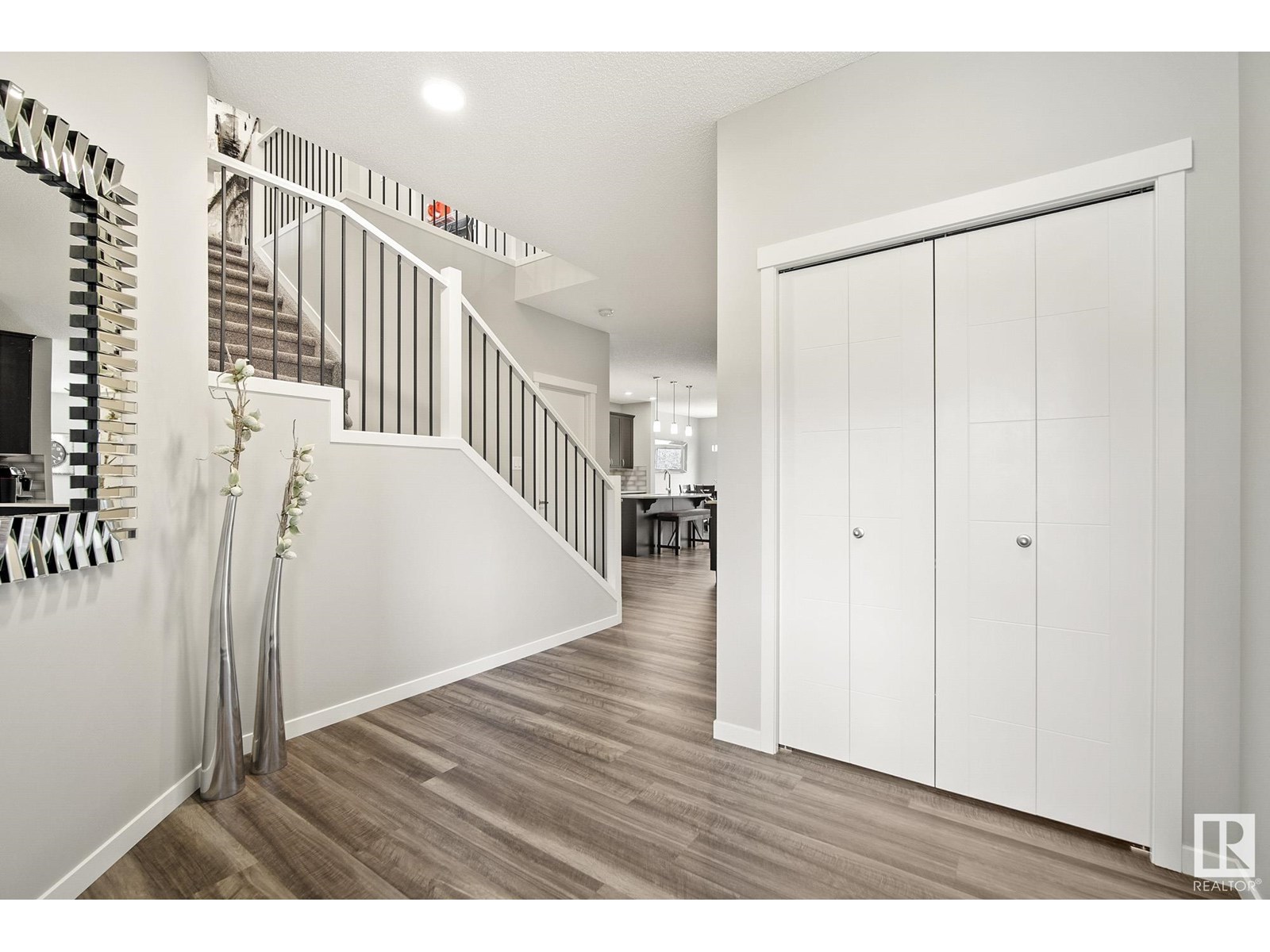 717 Kinglet Bv Nw, Edmonton, Alberta  T5S 0N8 - Photo 2 - E4446562