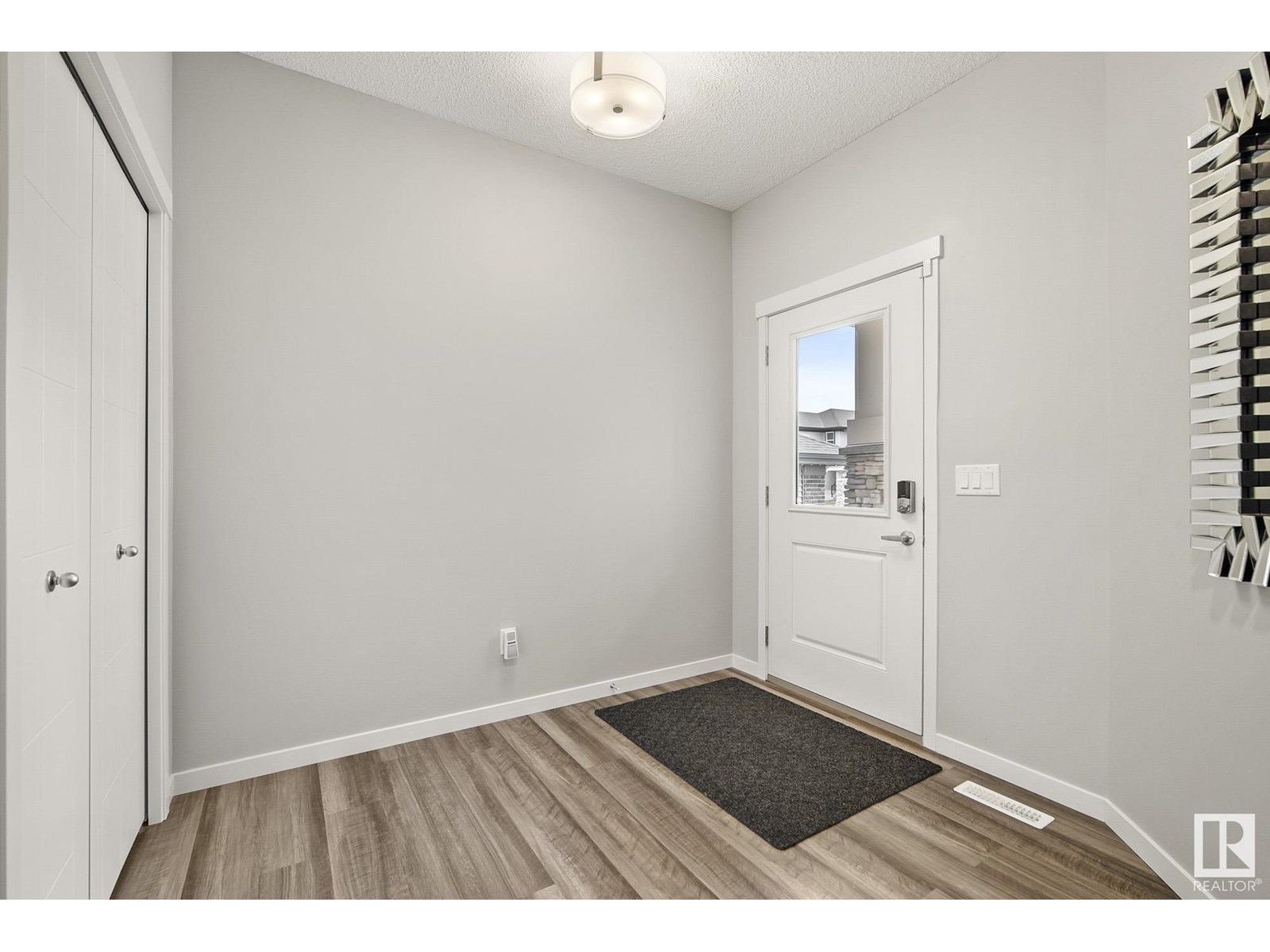 717 Kinglet Bv Nw, Edmonton, Alberta  T5S 0N8 - Photo 3 - E4446562