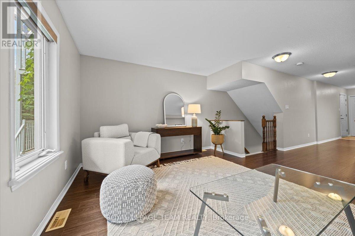Property at 512 REARDON PRIVATE image 3