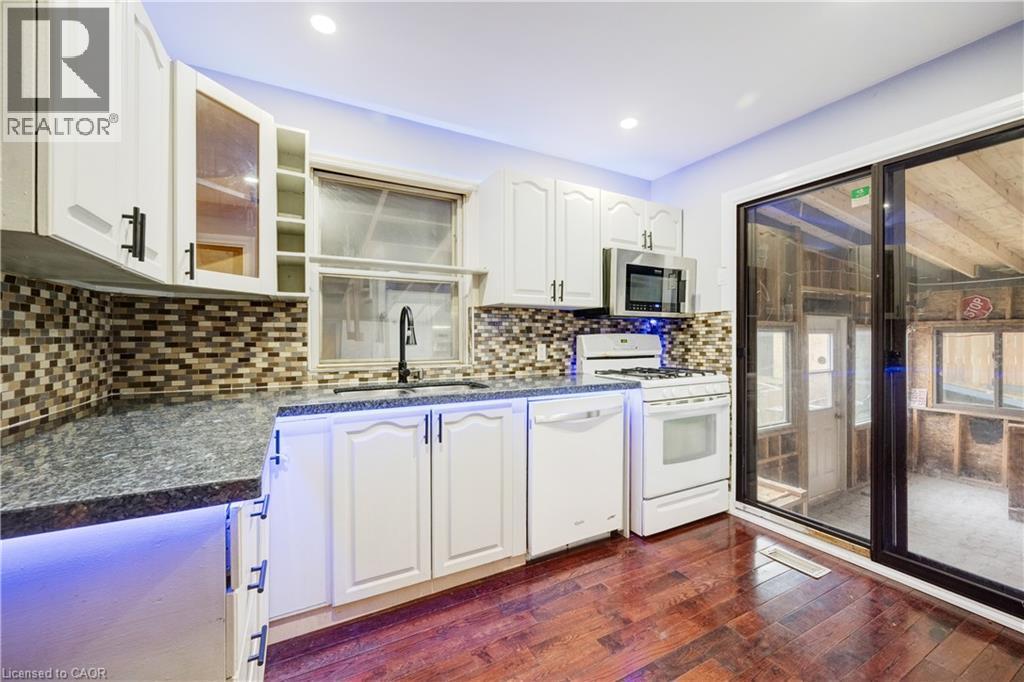 61 Clarence Street, Brampton, Ontario  L6W 1S4 - Photo 7 - 40749400