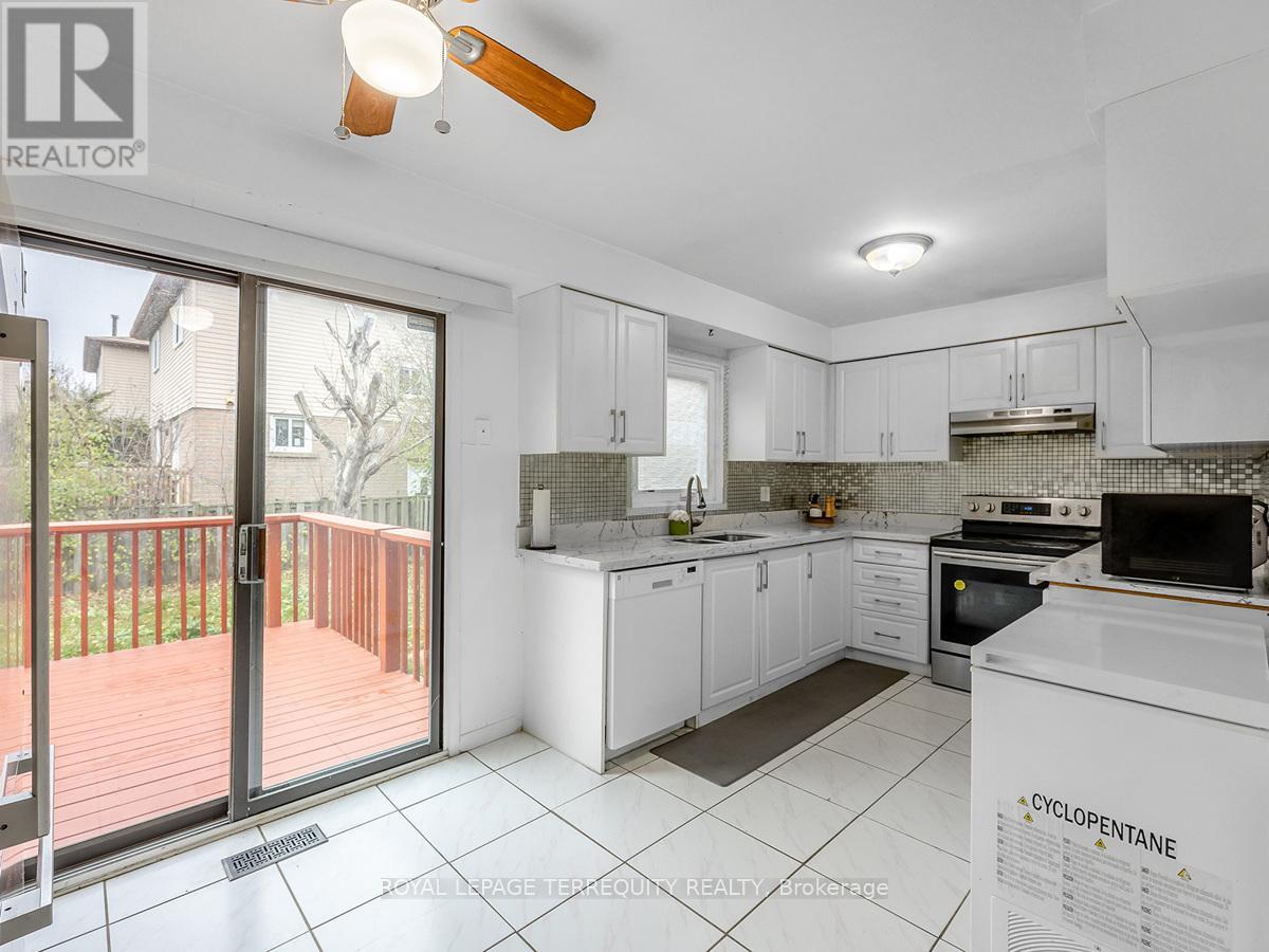 18 Charlton Crescent, Ajax, Ontario  L1S 4B8 - Photo 12 - E12271687