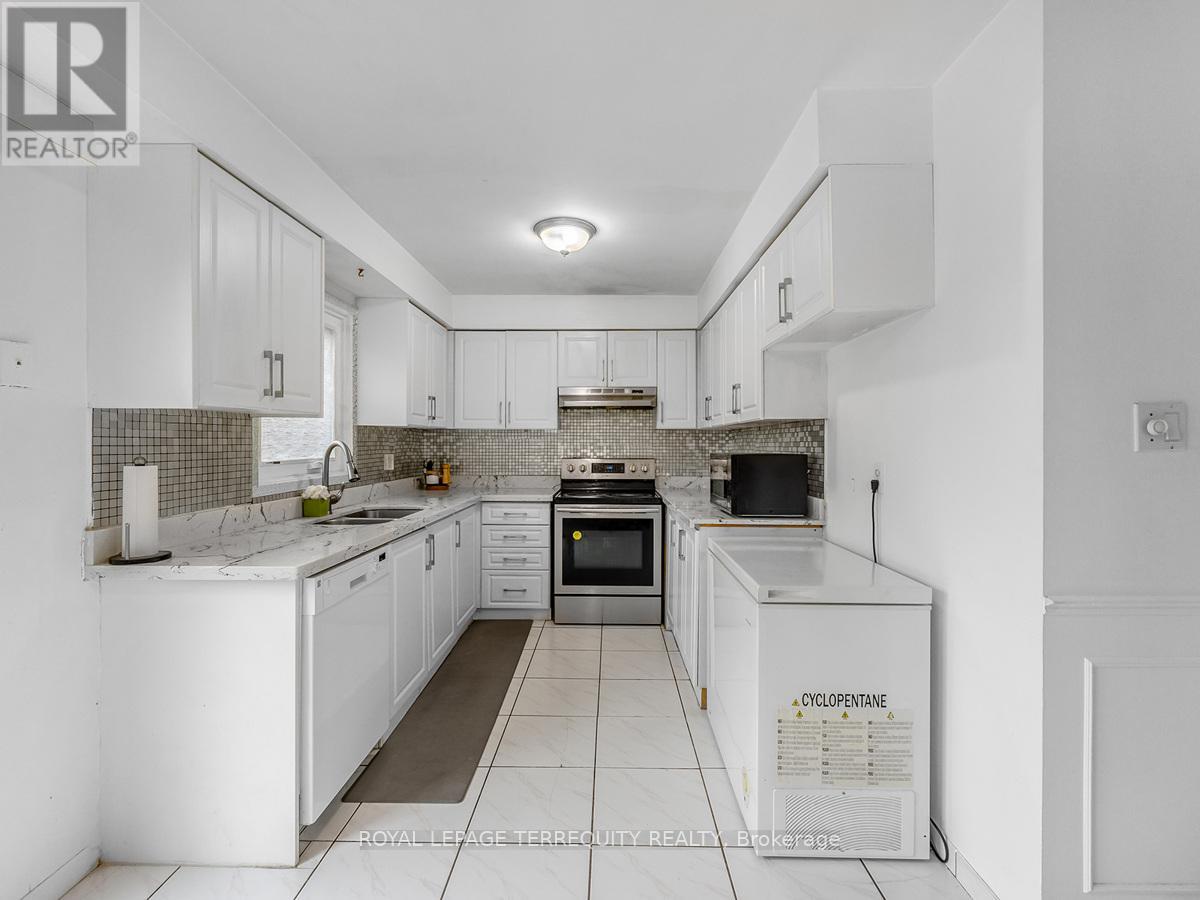 18 Charlton Crescent, Ajax, Ontario  L1S 4B8 - Photo 13 - E12271687