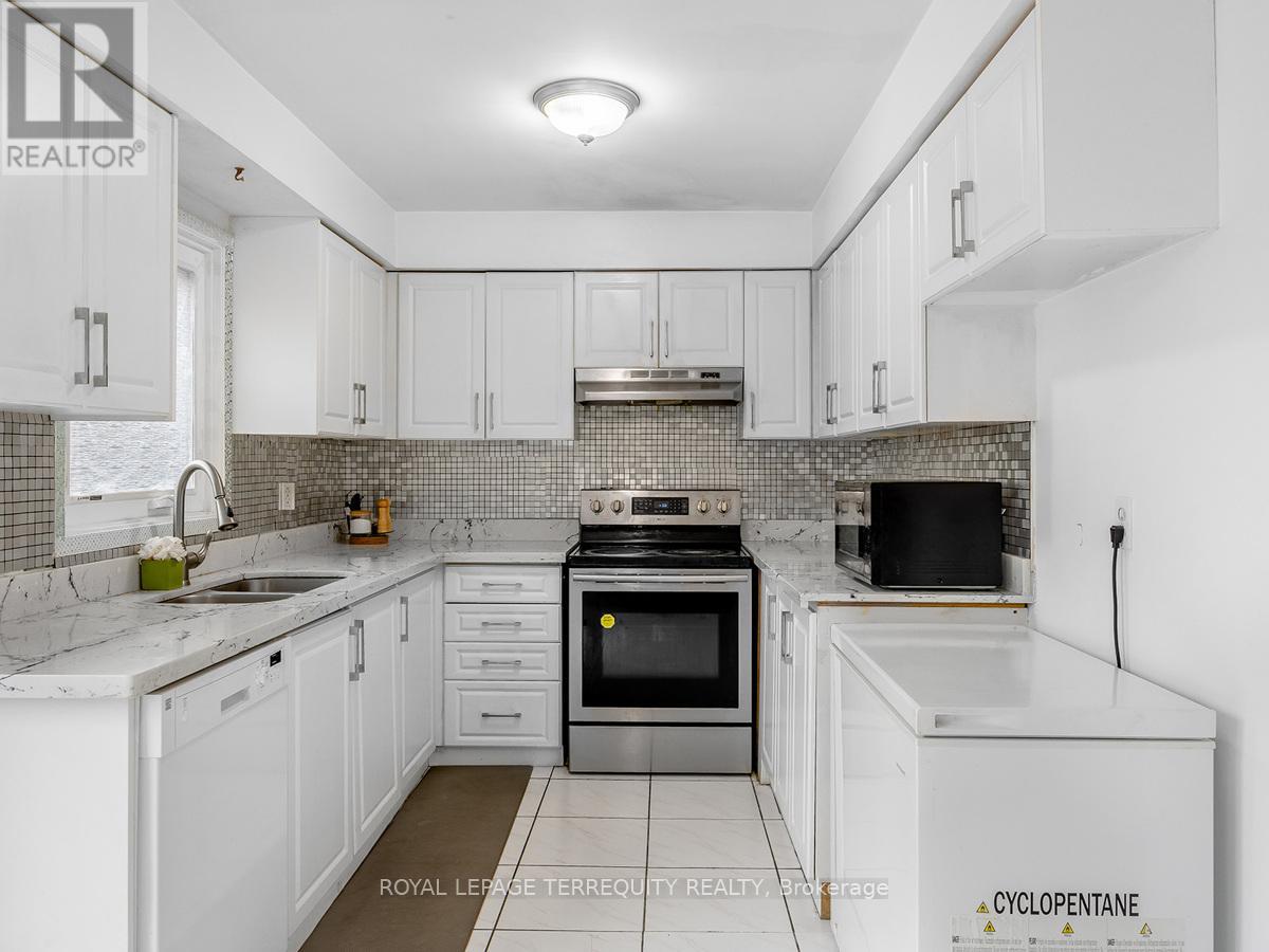 18 Charlton Crescent, Ajax, Ontario  L1S 4B8 - Photo 14 - E12271687
