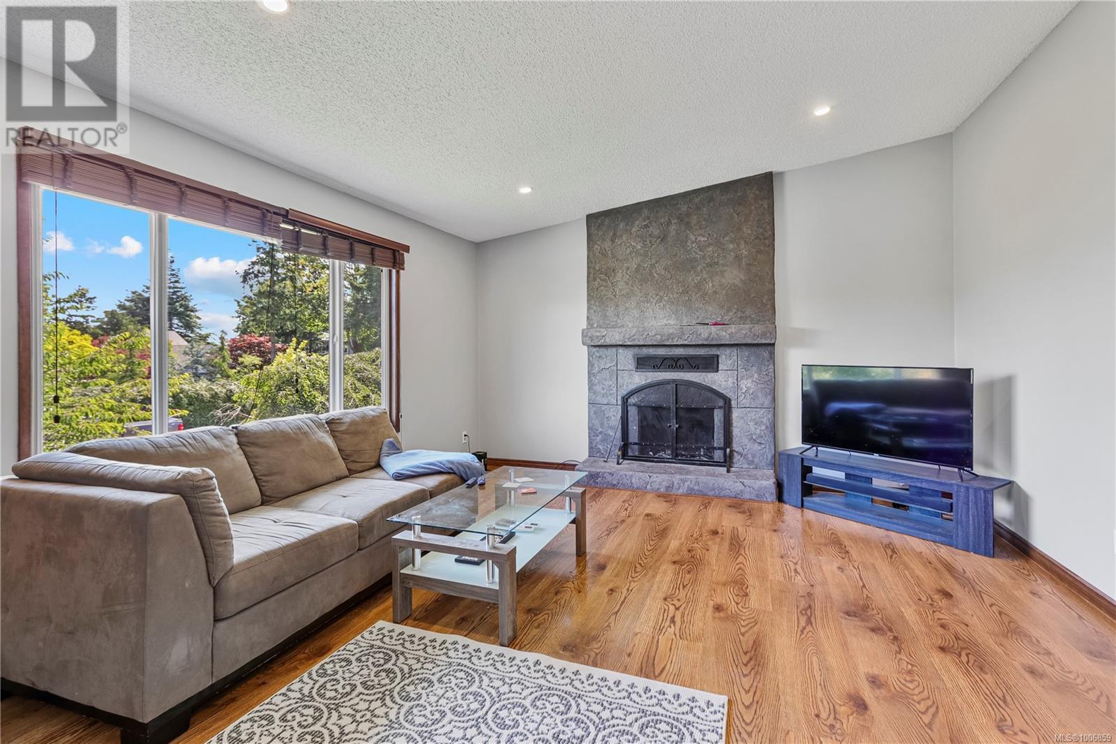 Property at 1686 Passage View Dr image 4