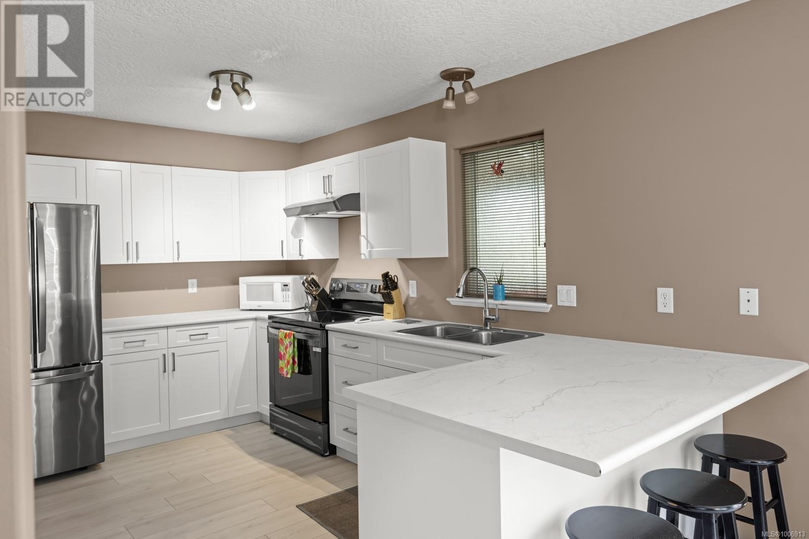 Property at 19 2711 Jacklin Rd image 3