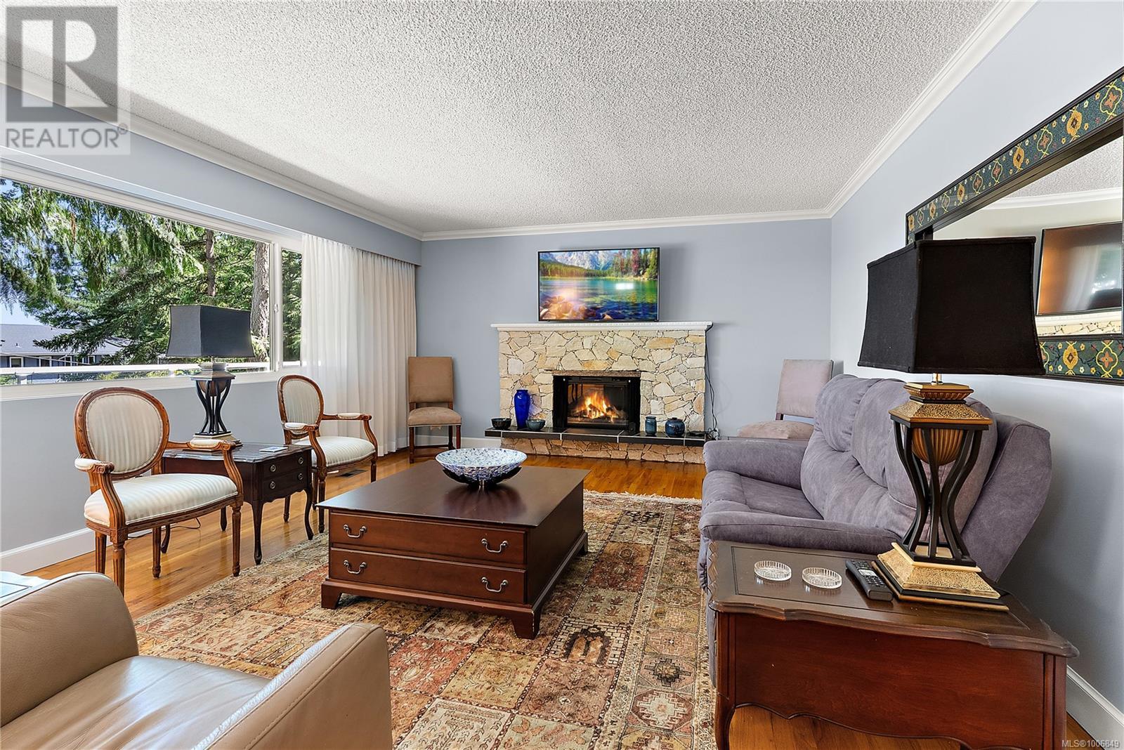 Property at 2040 Salem Terr image 2
