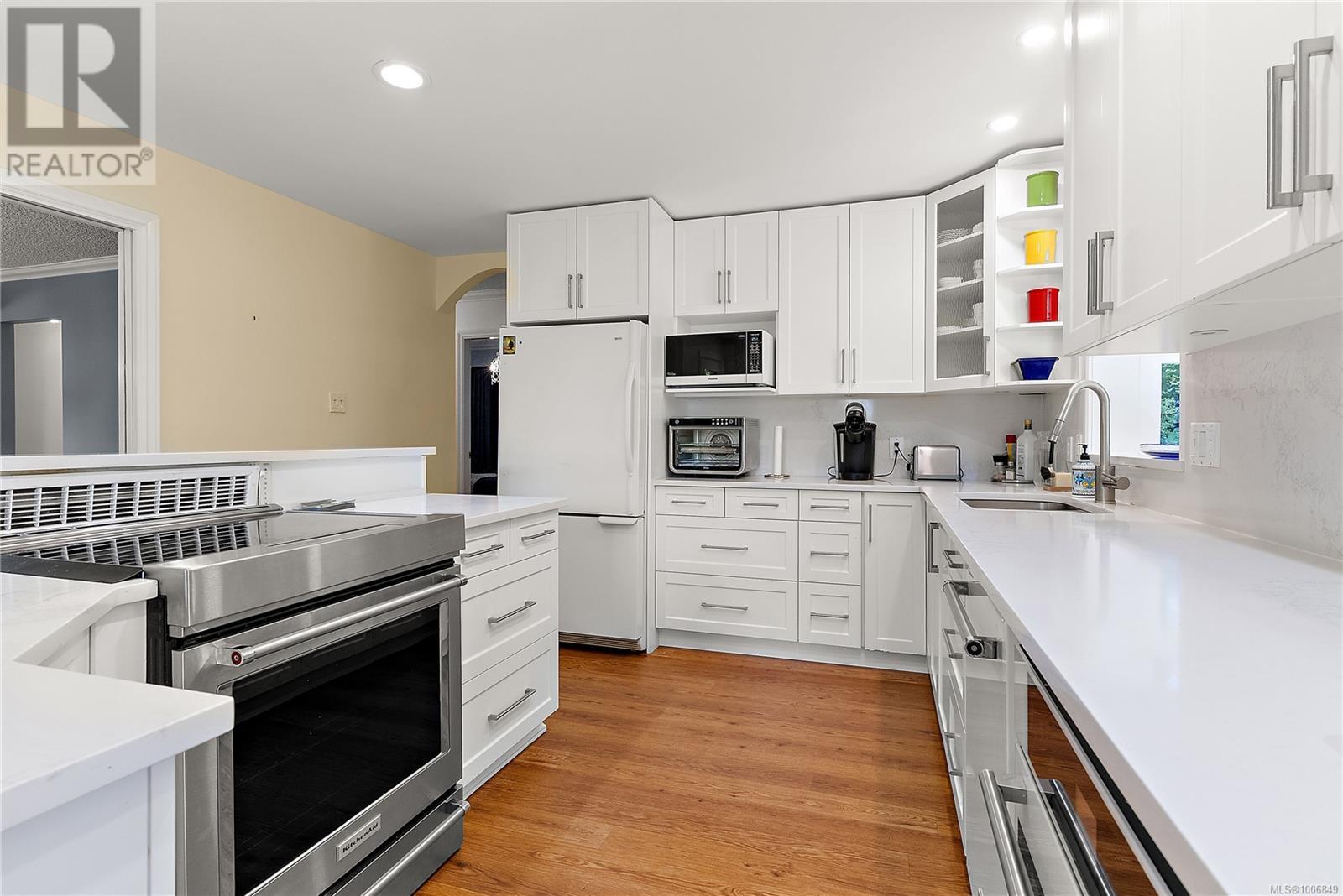 Property at 2040 Salem Terr image 3