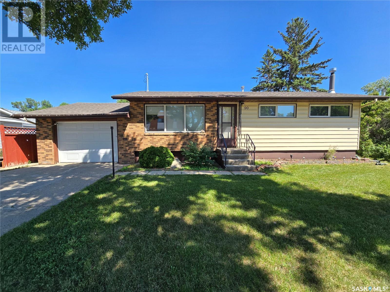 90 12th STREET, weyburn, Saskatchewan