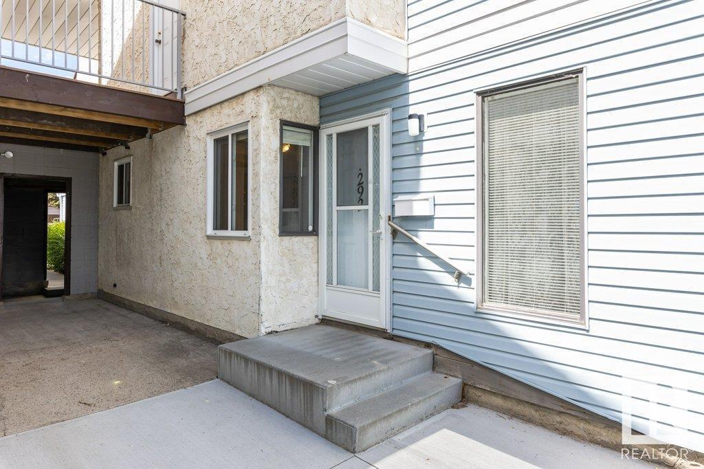 Property at 292 LANCASTER TC NW image 2