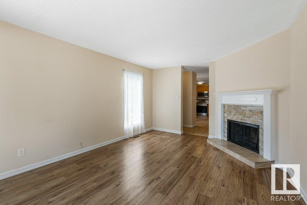 Property at 292 LANCASTER TC NW image 5