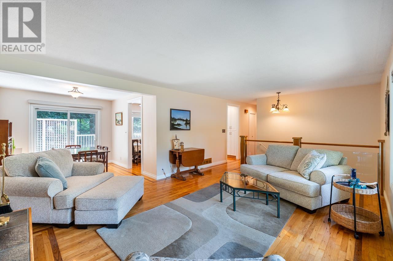 Property at 2283 PARK CRESCENT image 5