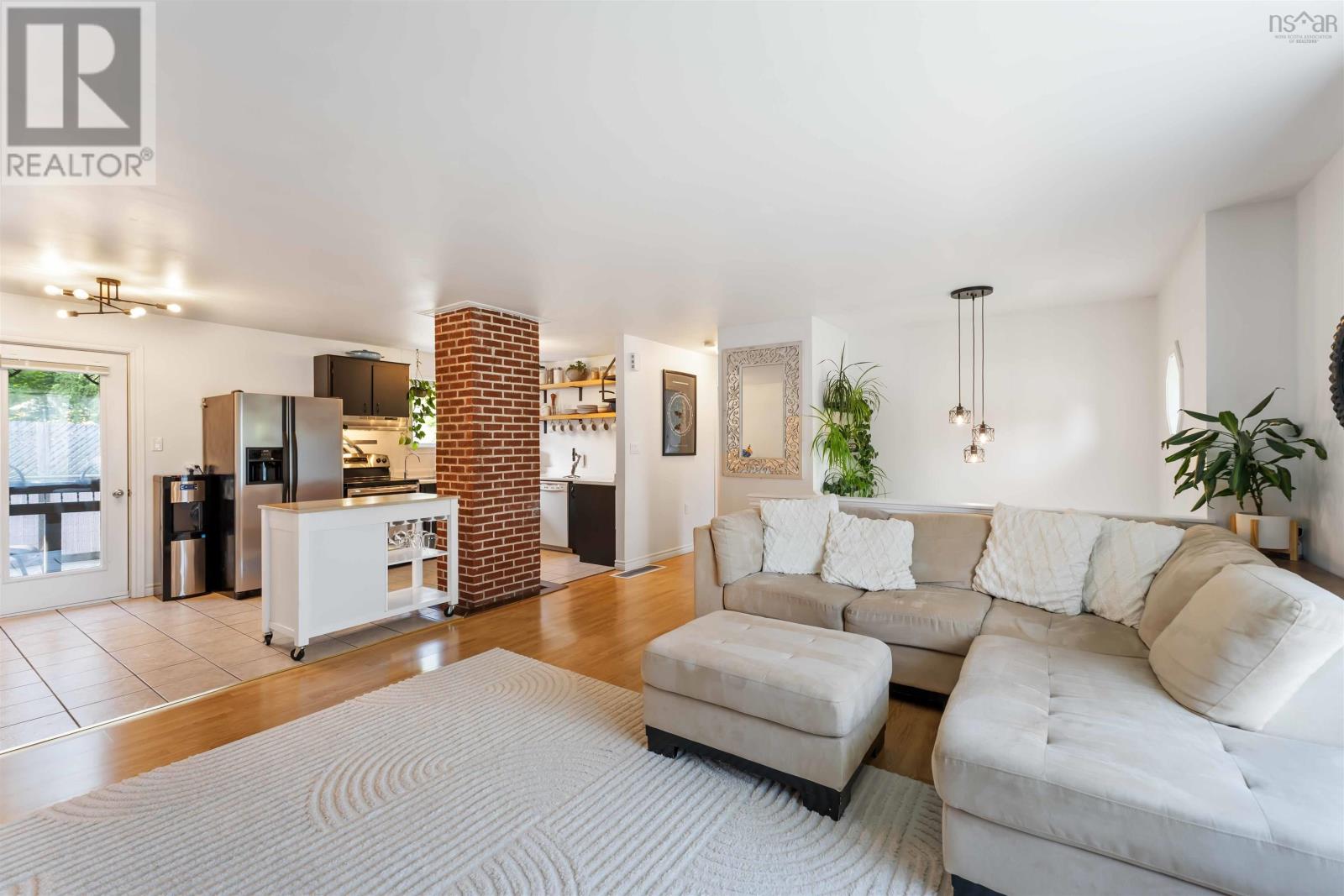Property at 937 Penny Lane image 4