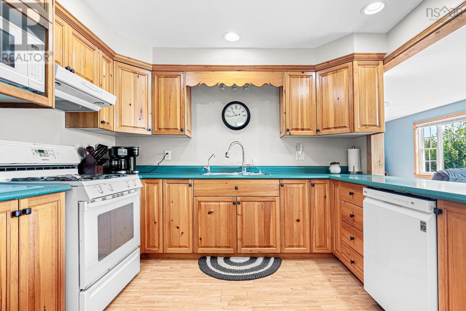 Property at 82 Masons Point Road image 5