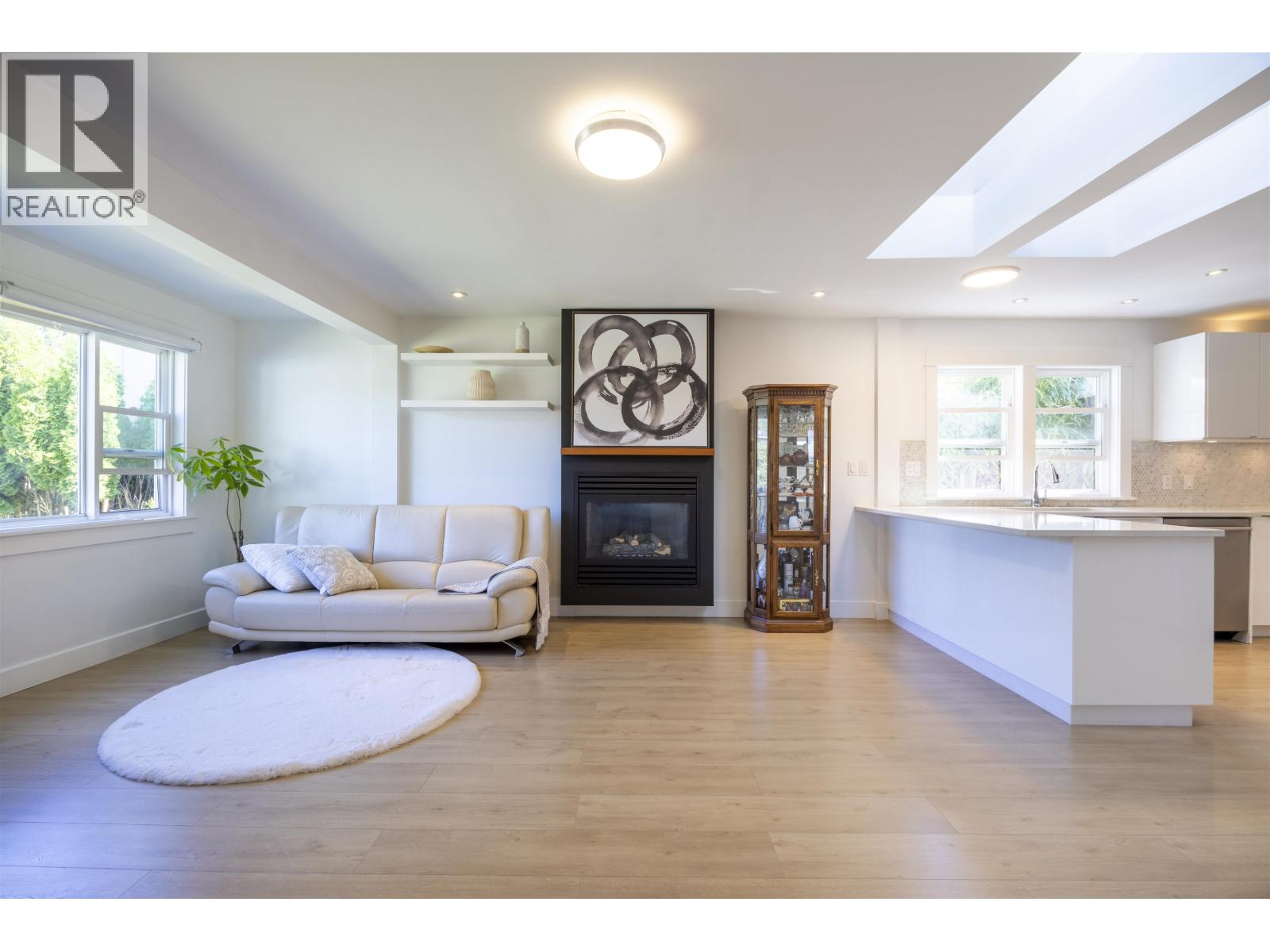 931 Sperling Avenue, Burnaby, British Columbia  V5B 4H7 - Photo 4 - R3024673