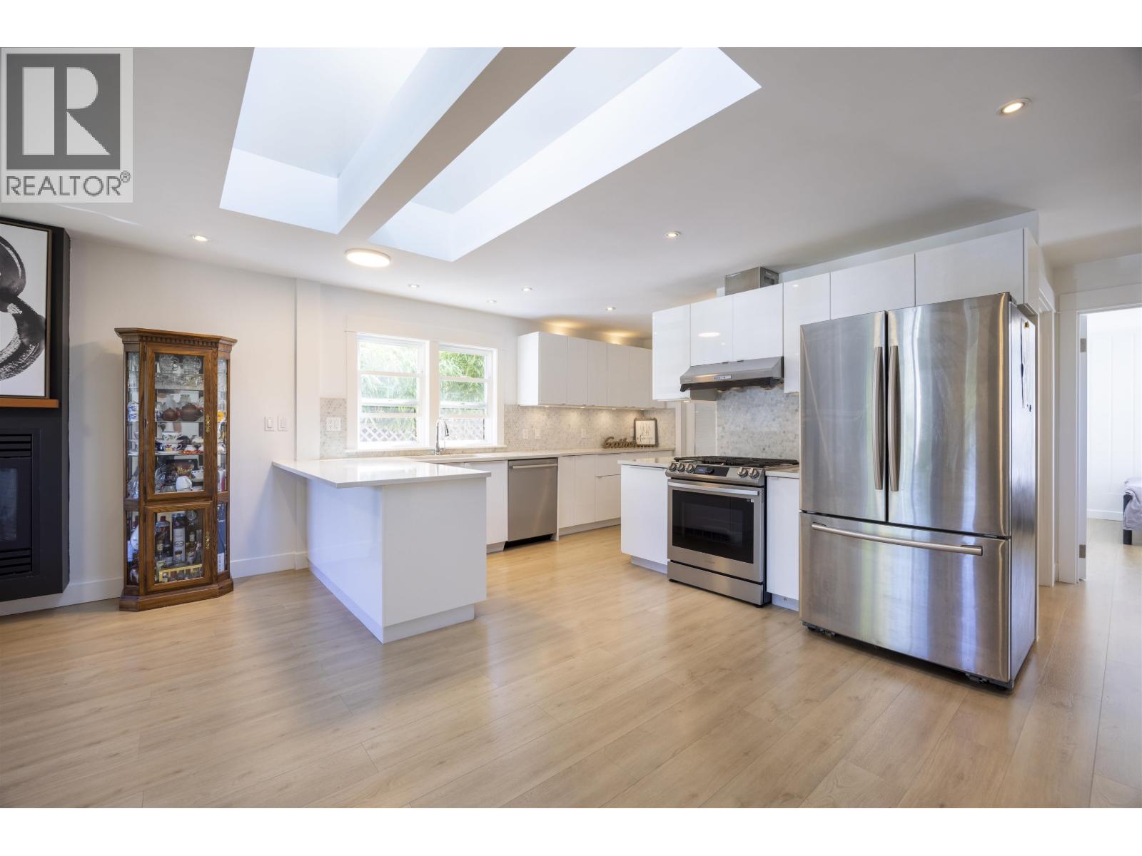 931 Sperling Avenue, Burnaby, British Columbia  V5B 4H7 - Photo 8 - R3024673