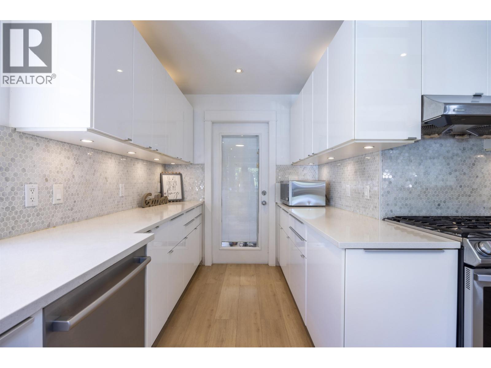 931 Sperling Avenue, Burnaby, British Columbia  V5B 4H7 - Photo 11 - R3024673