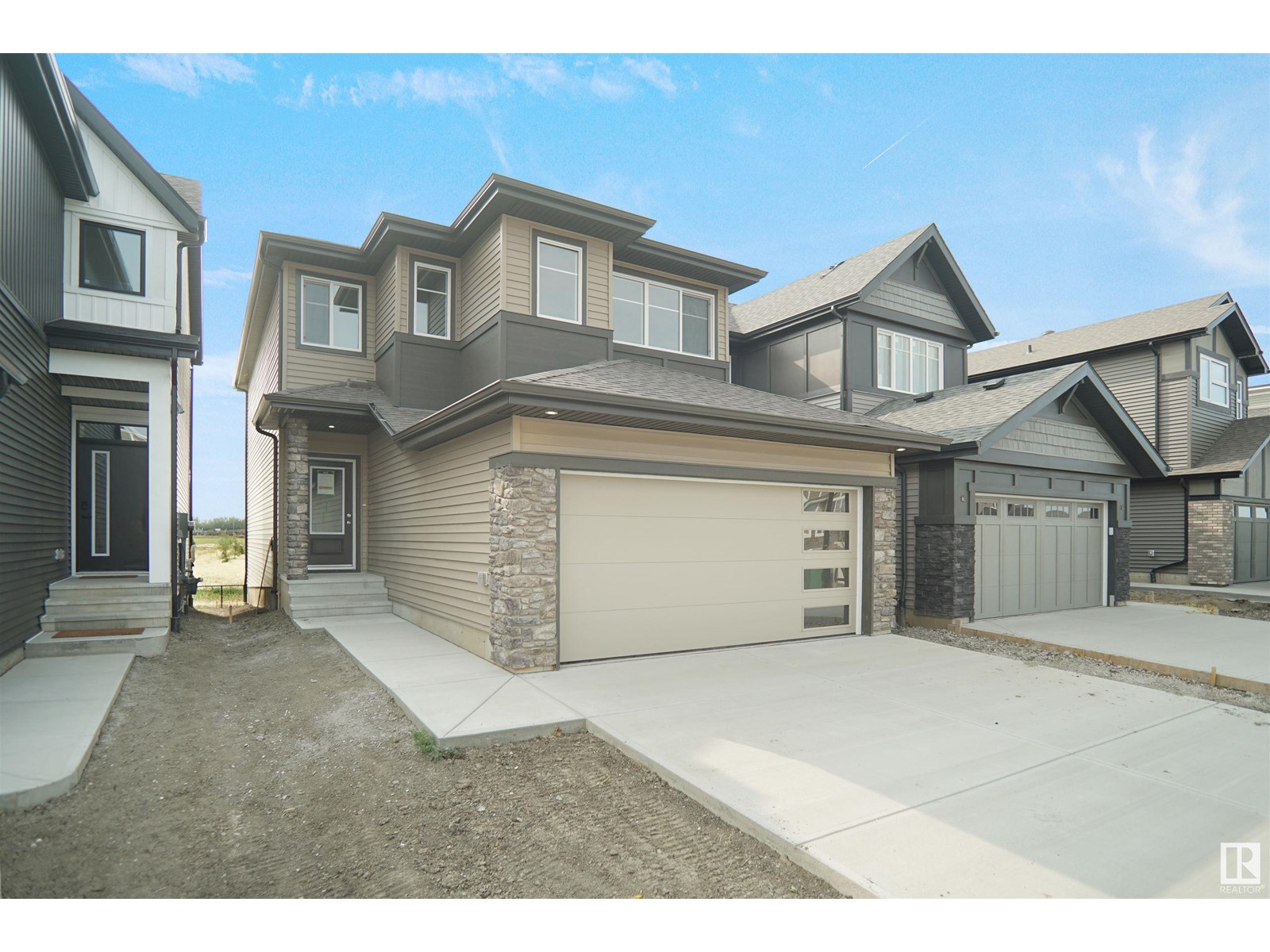 Property at 727 166 AV NE image 1