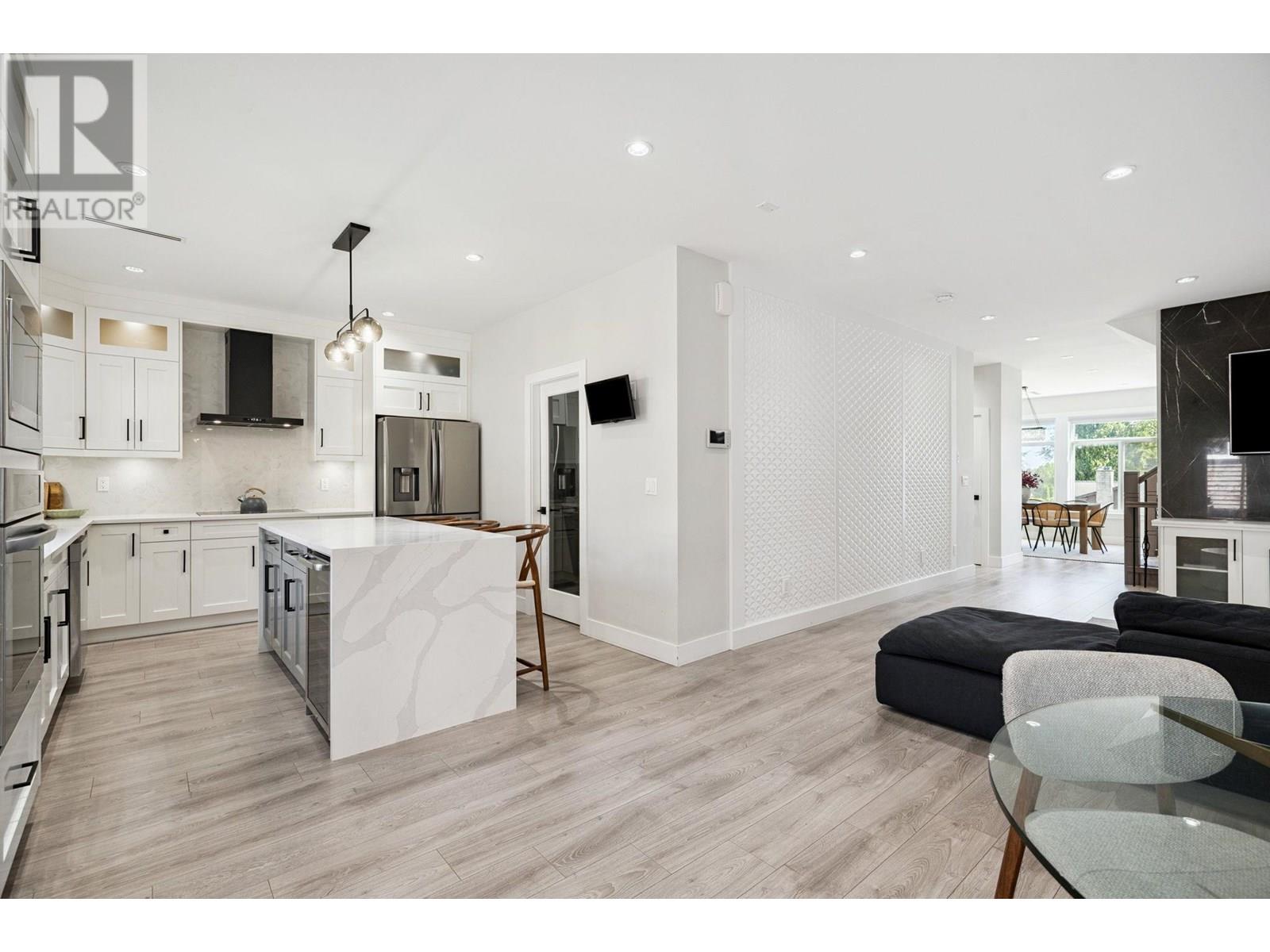 Property at 3431 VICTORIA DRIVE image 2