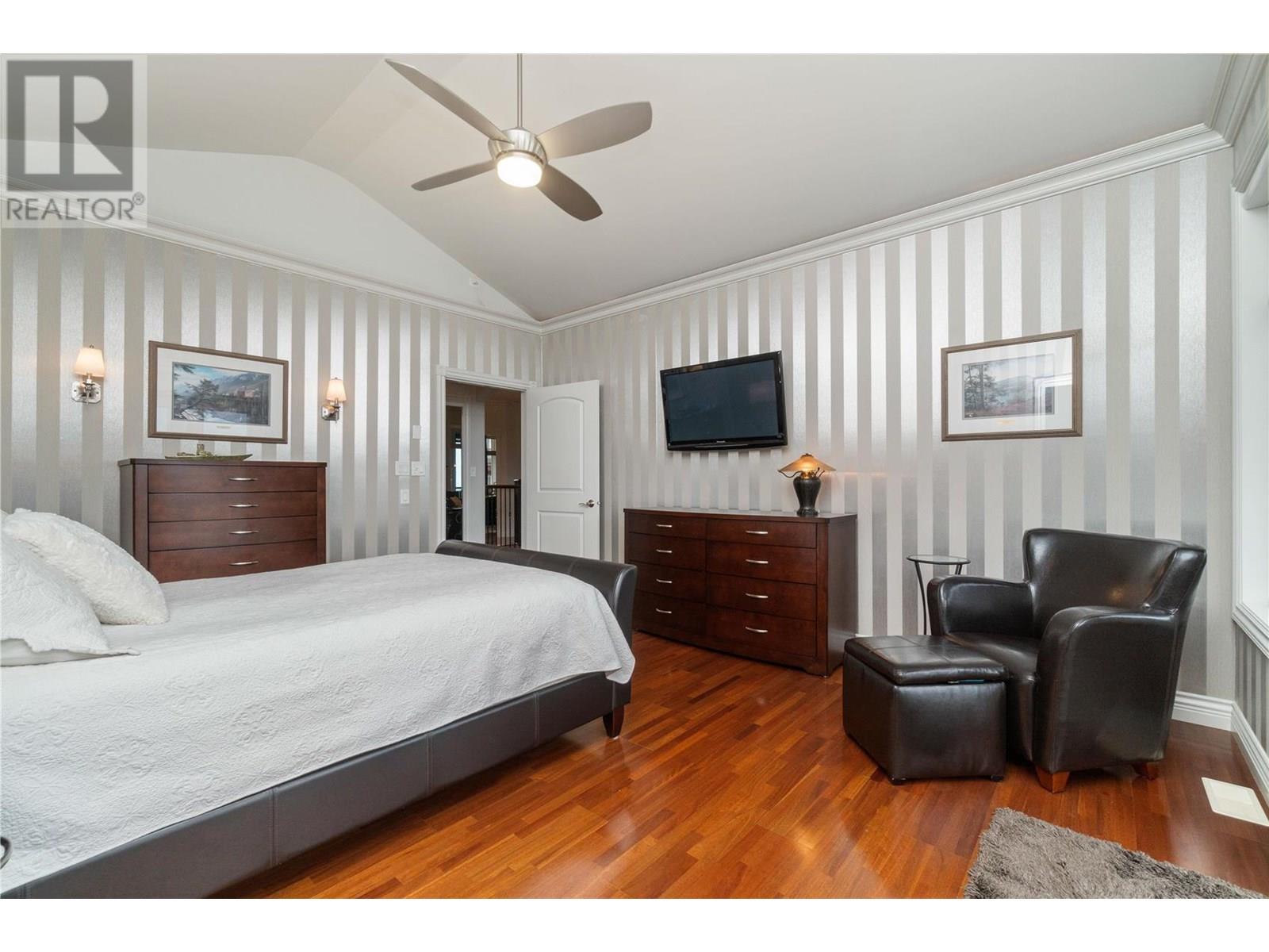 Property at 2990 20 Street NE Unit# 33 image 1