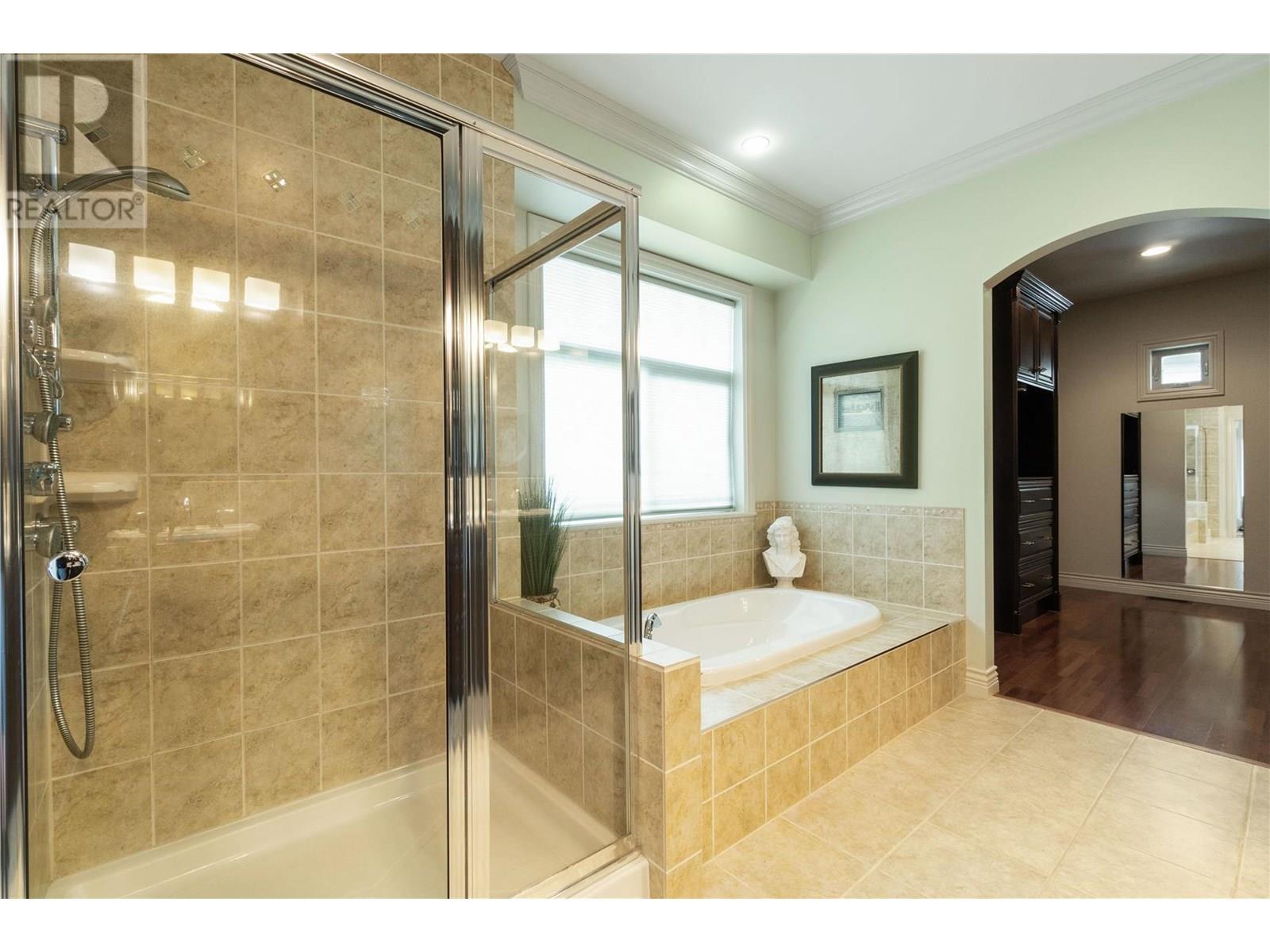 Property at 2990 20 Street NE Unit# 33 image 2