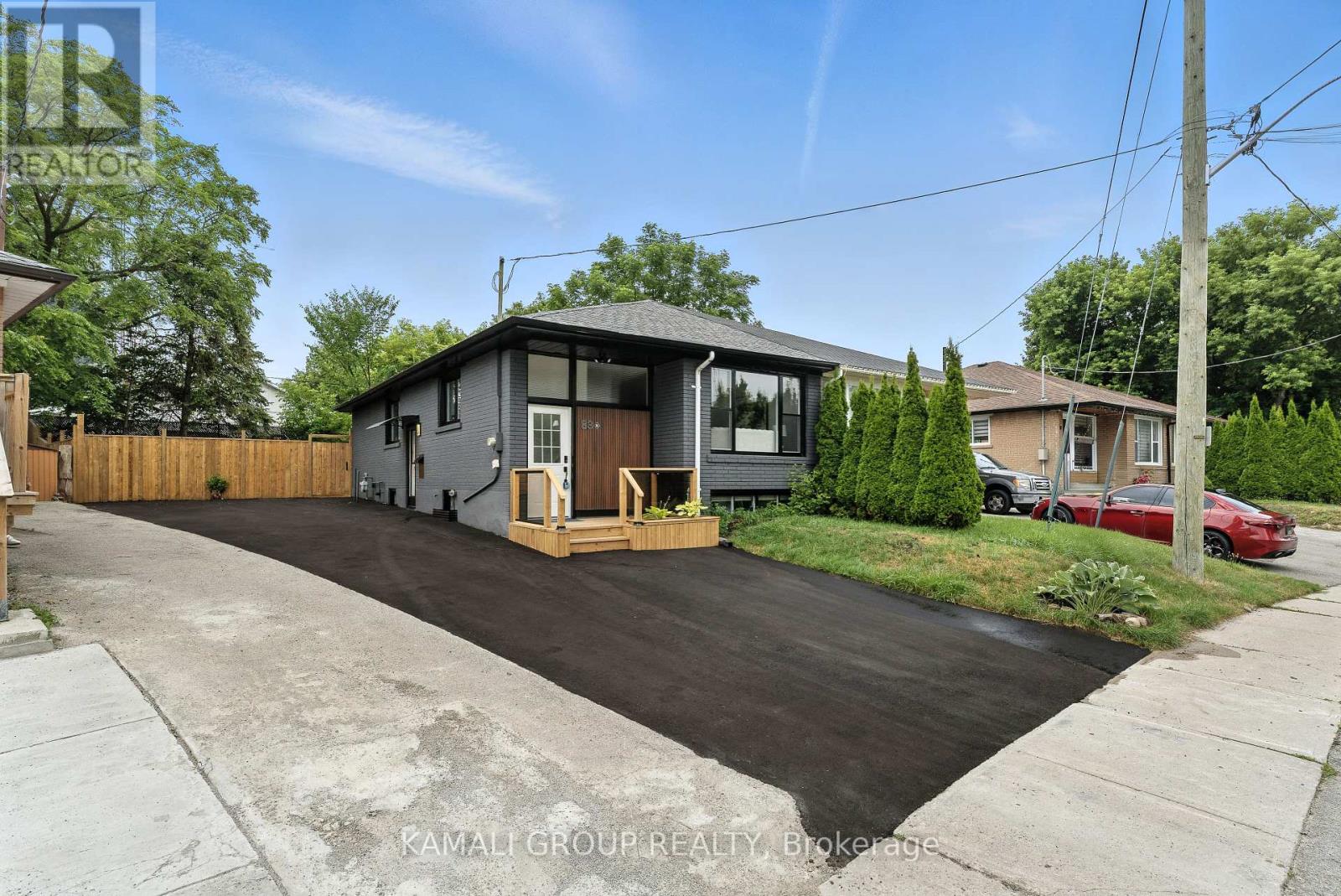 83 Walter Avenue, Newmarket (Bristol-London), Ontario  L3Y 2T5 - Photo 2 - N12271825