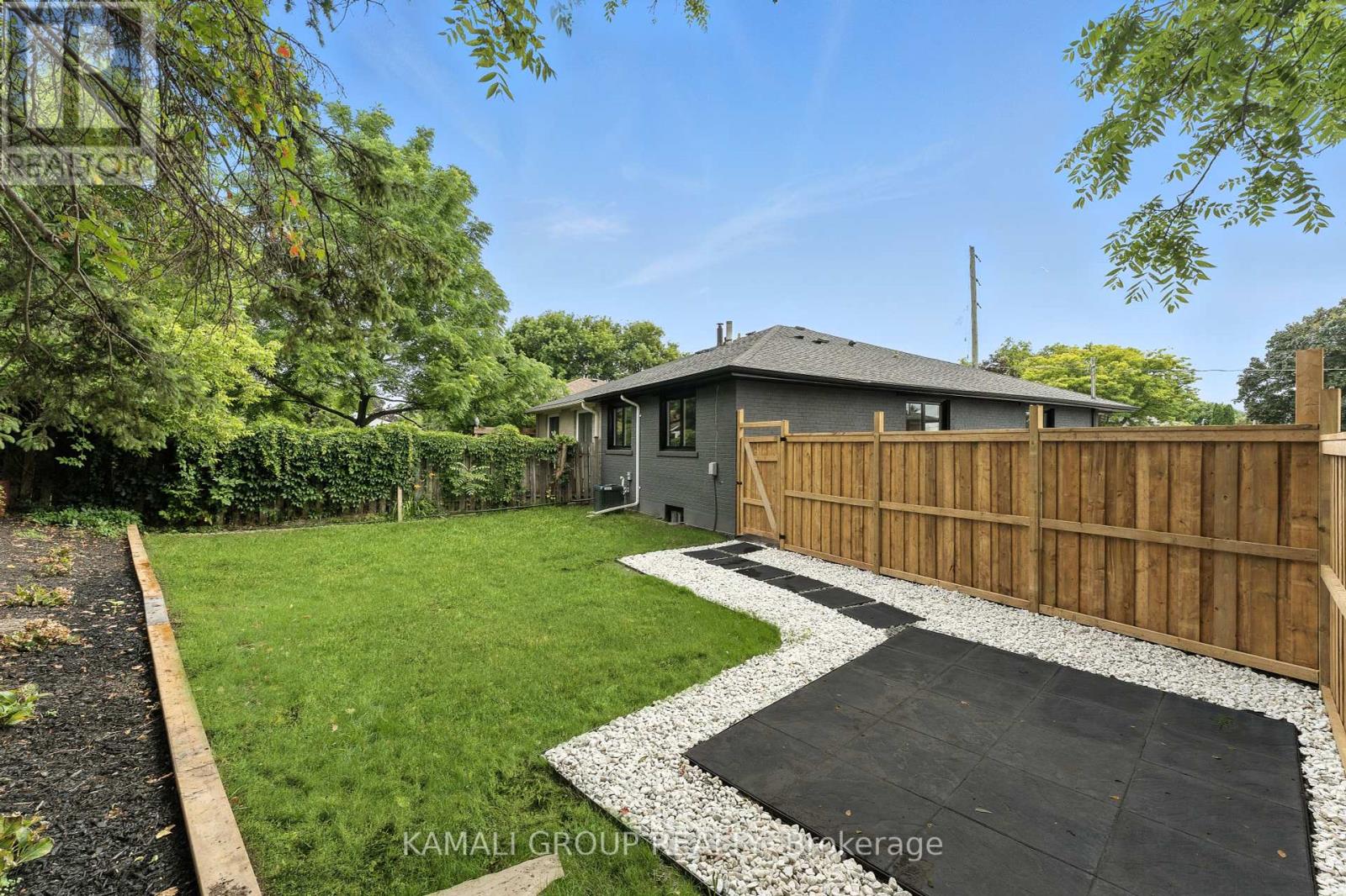 83 Walter Avenue, Newmarket (Bristol-London), Ontario  L3Y 2T5 - Photo 39 - N12271825